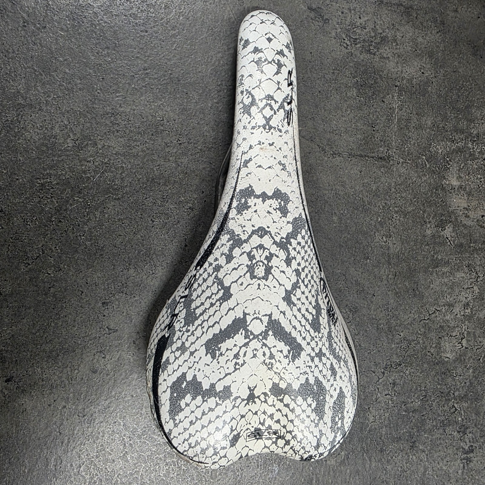 Selle Italia SLR Titanium Rail Carbon Saddle 135g Snakeskin