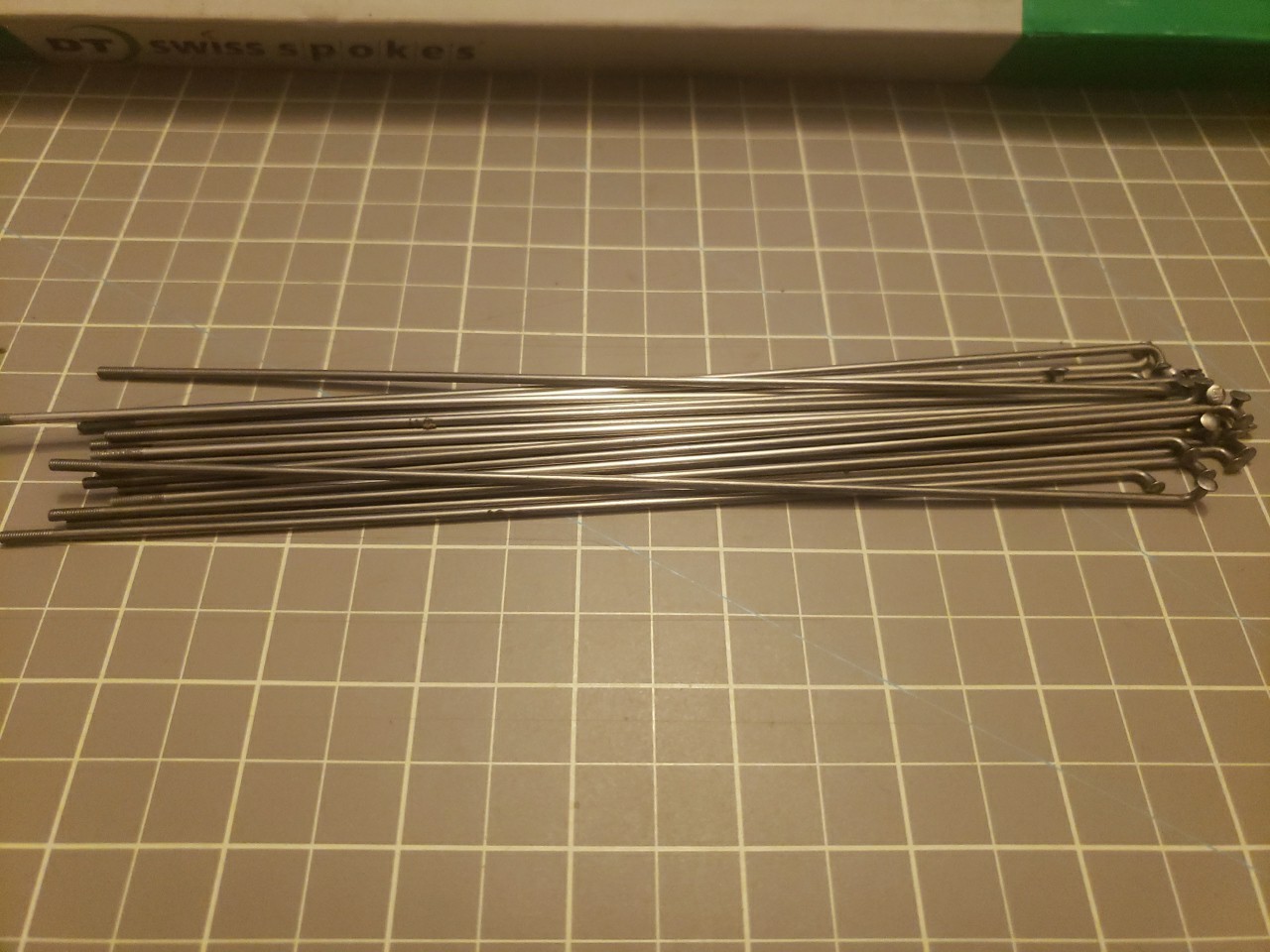 DT SWISS Champion Round Spokes Silver J-bend 2.0 mm 264mm 20/Count