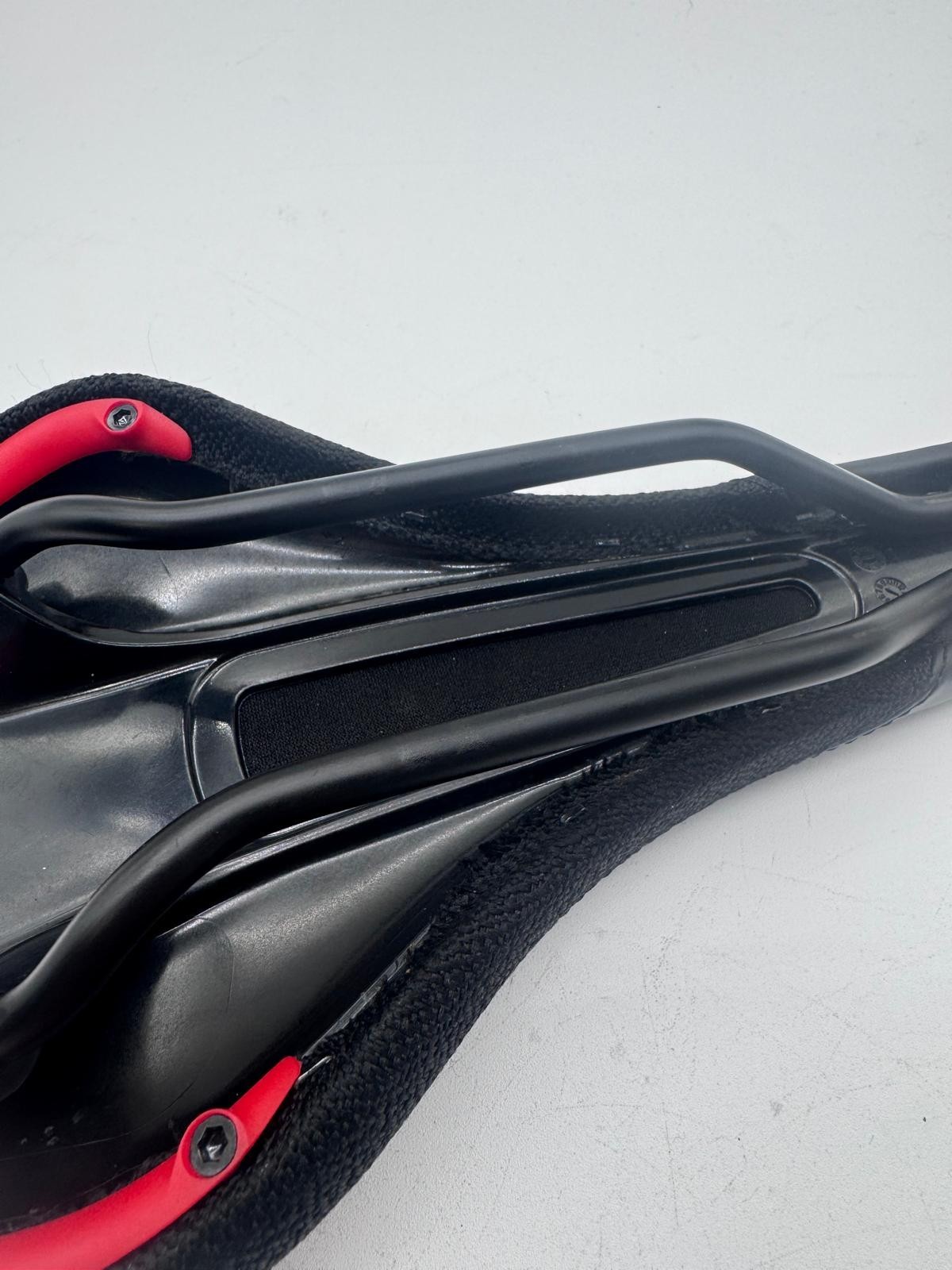 SDG Saddle Radar Red and Black CR-MO rails
