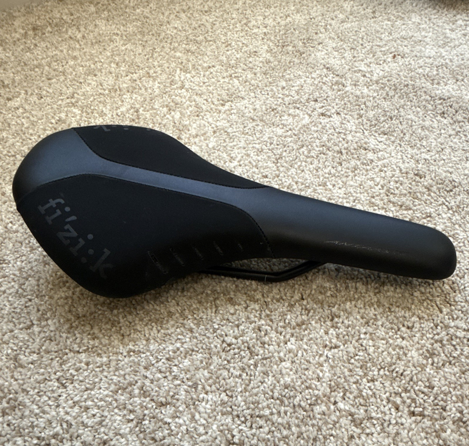 Fizik Black Synthetic Road Bike Saddle/Seat – Unisex Adults, 1 Item