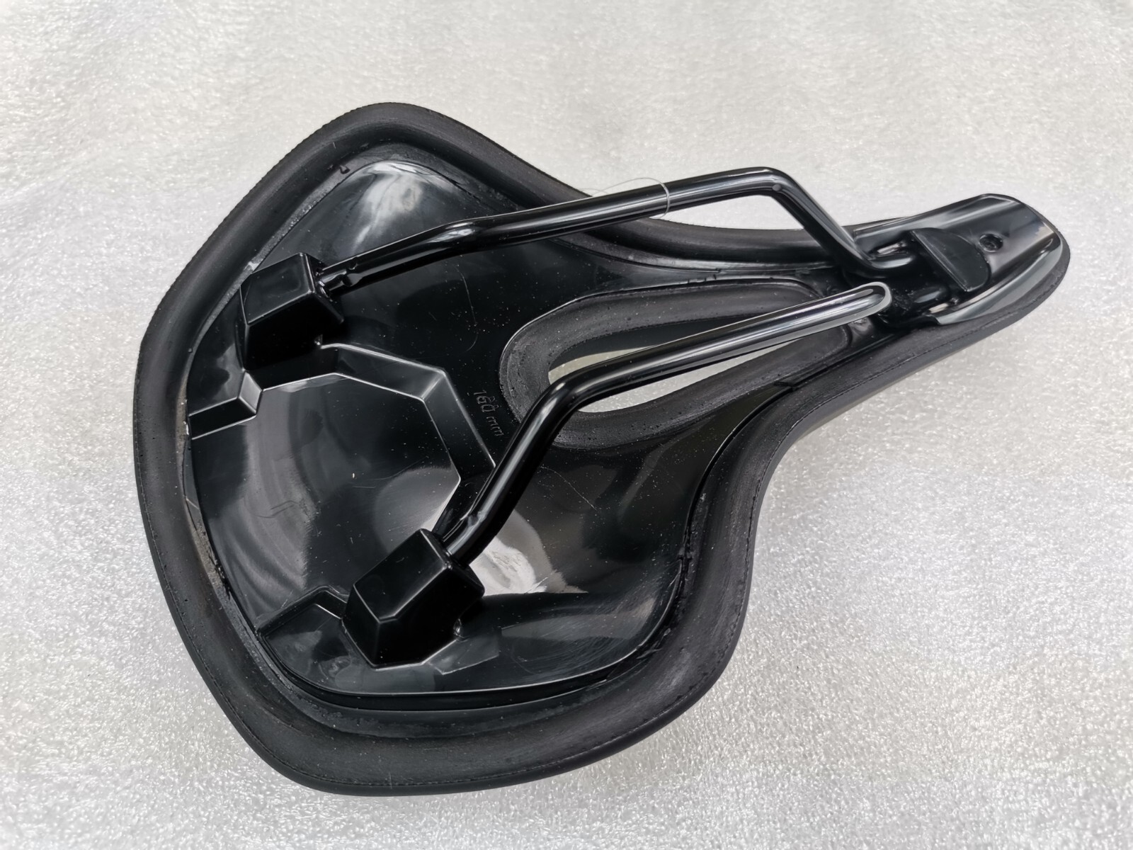 GIANT LIV ERGO CONTACT SHORT NOSE CUT OUT SEAT SADDLE MTB CITY TOURING 160MM