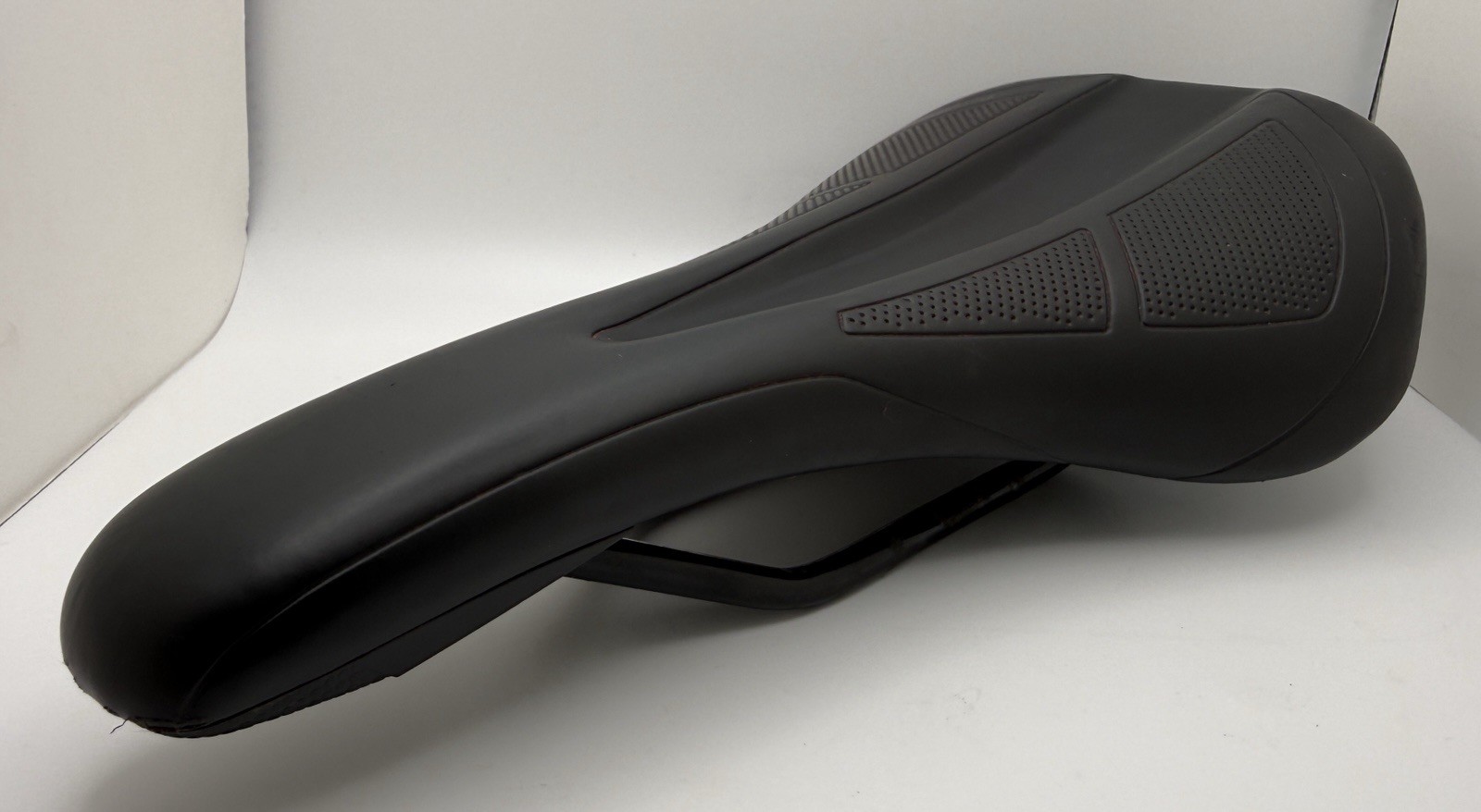 Specialized Henge Black Bike Saddle Seat 143mm Width, 7x7mm Rails