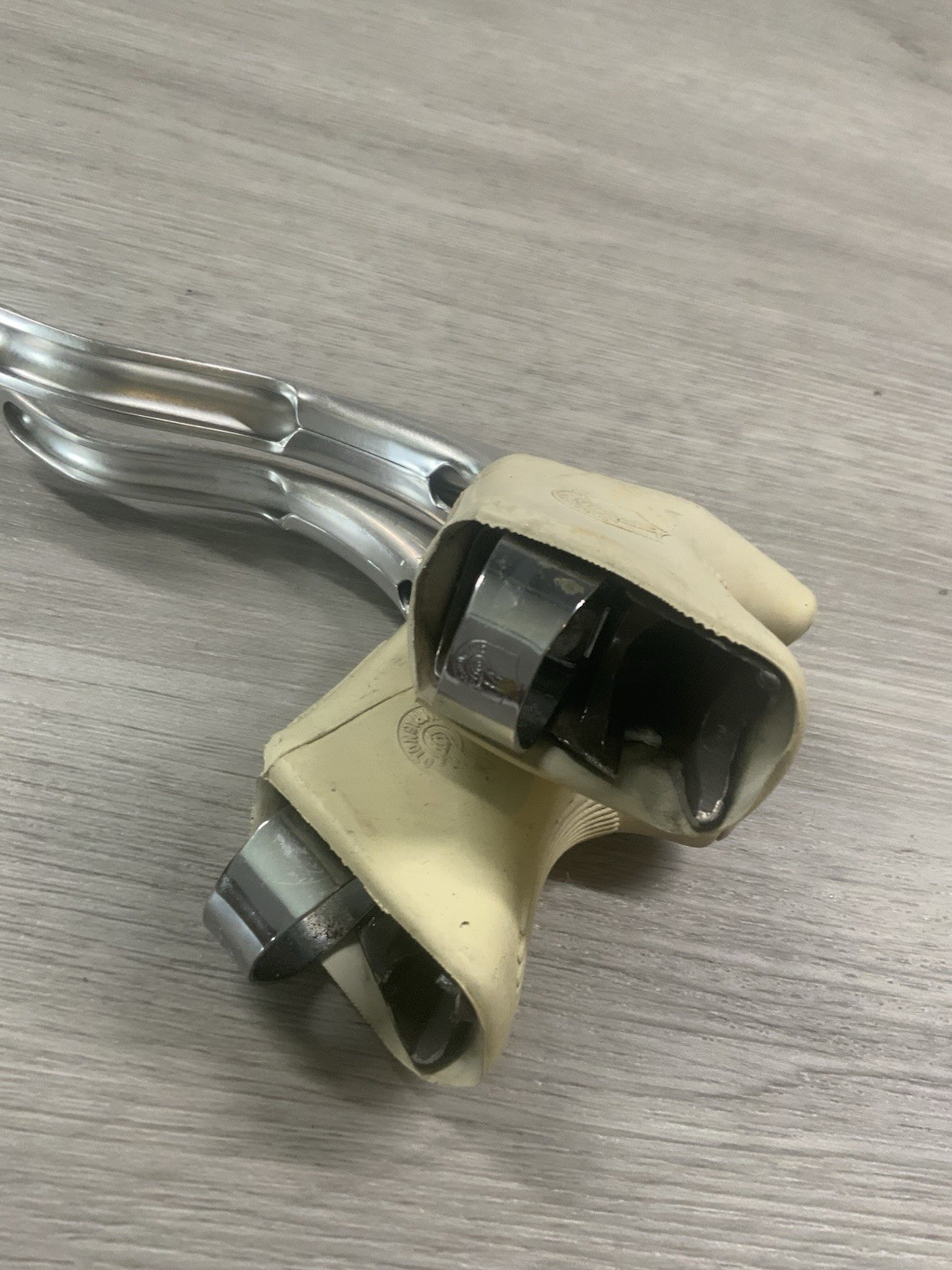 CAMPAGNOLO BRAKE LEVERS NON-AERO OR AERO W/ PLUGS