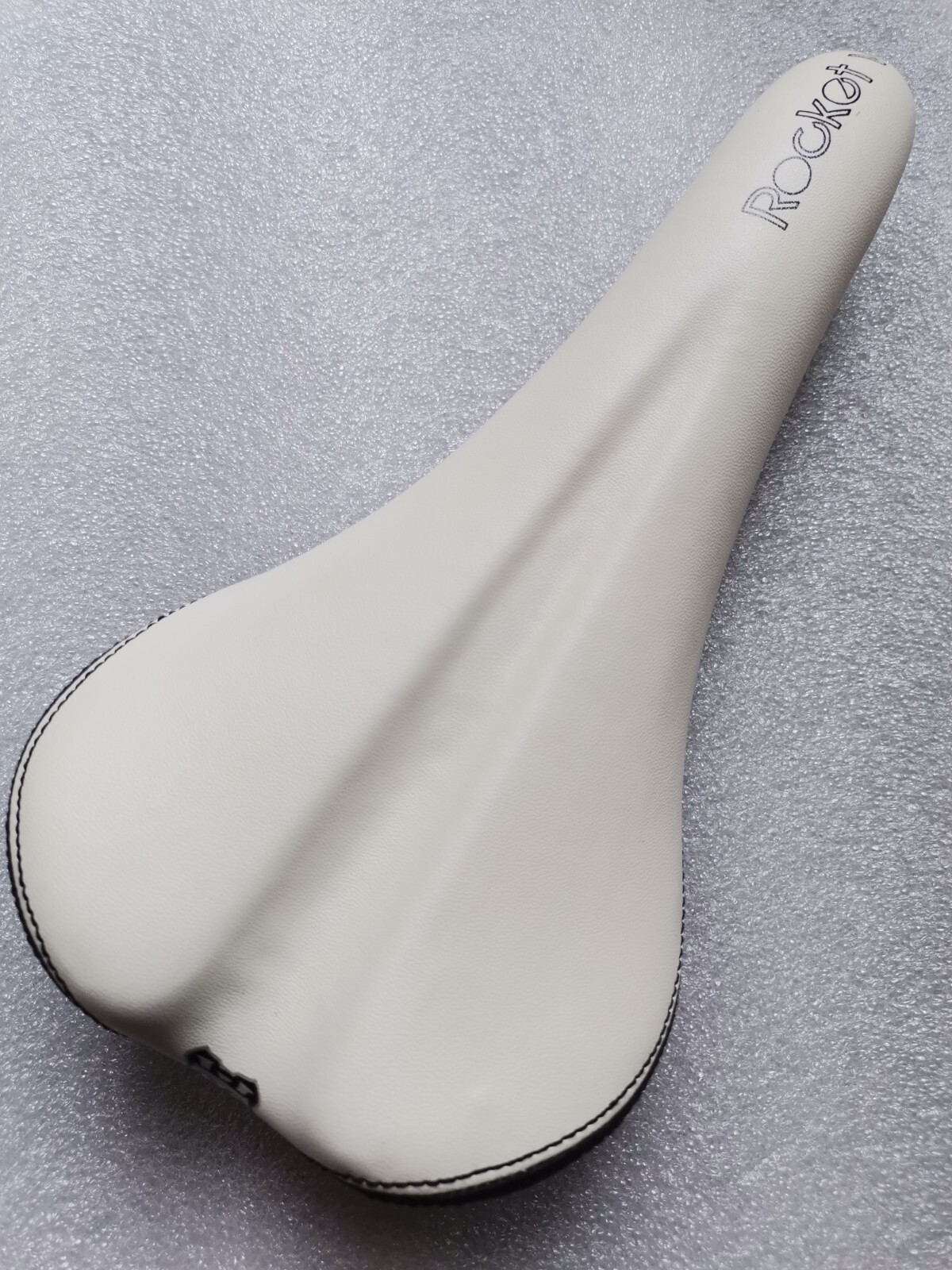 NEW WTB ROCKET V SADDLE SEAT MTB CITY BIKE WHITE 268mm x 130mm