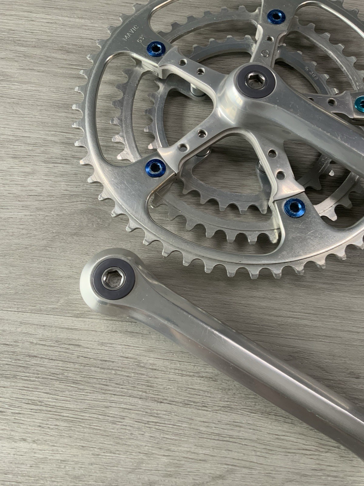 AVOCET CRANKSET TRIPLE 53-42-32 TOOTH 172.5 MM ARM LENGTH 6, 7, OR 8 SPEED