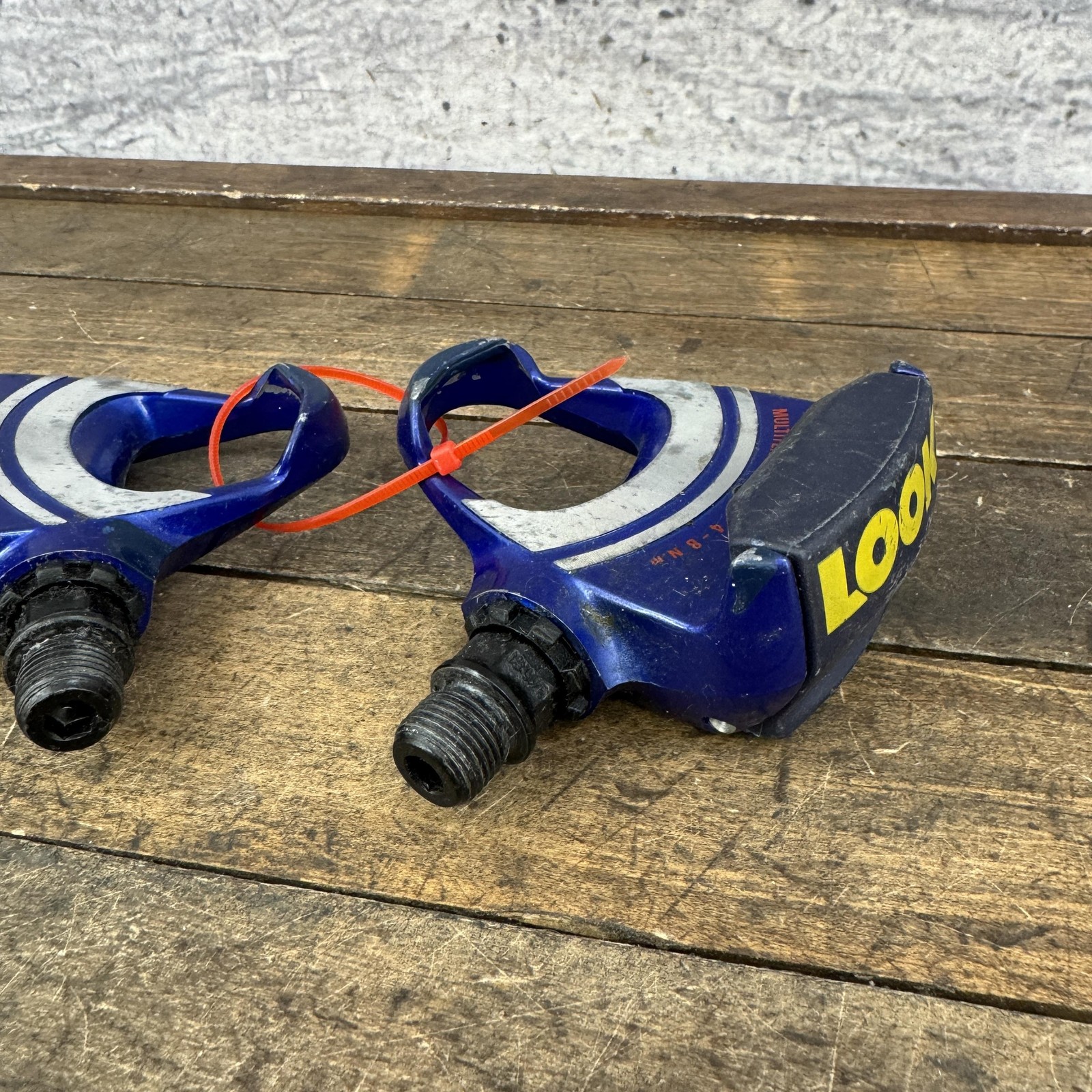Vintage Look ARC Clipless Road Bike Pedals 9/16 Blue Pair 490g 146 Light