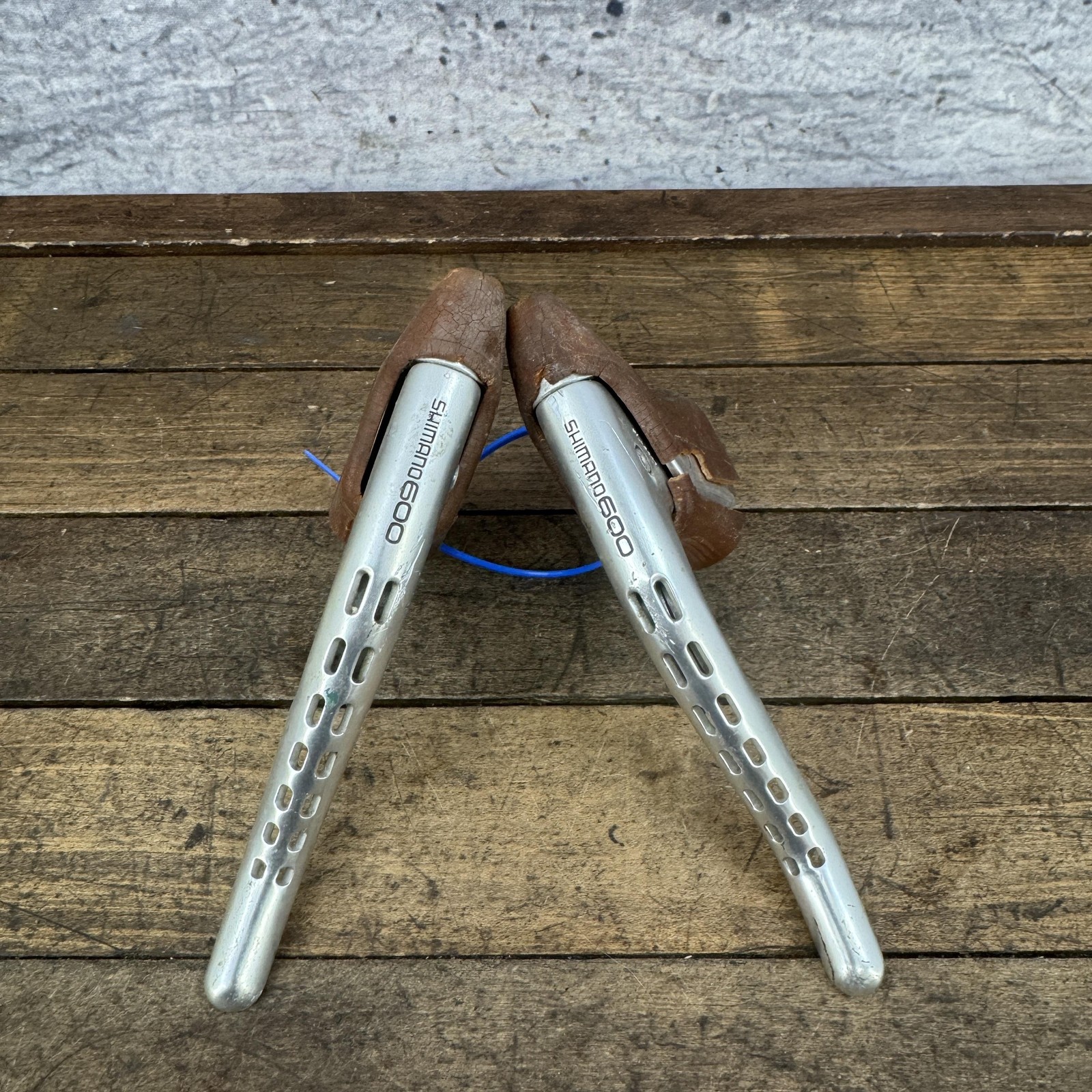 Vintage Shimano 600 BL-6207 Brake Levers Pair Drilled 23.8mm Drop Bar Japan