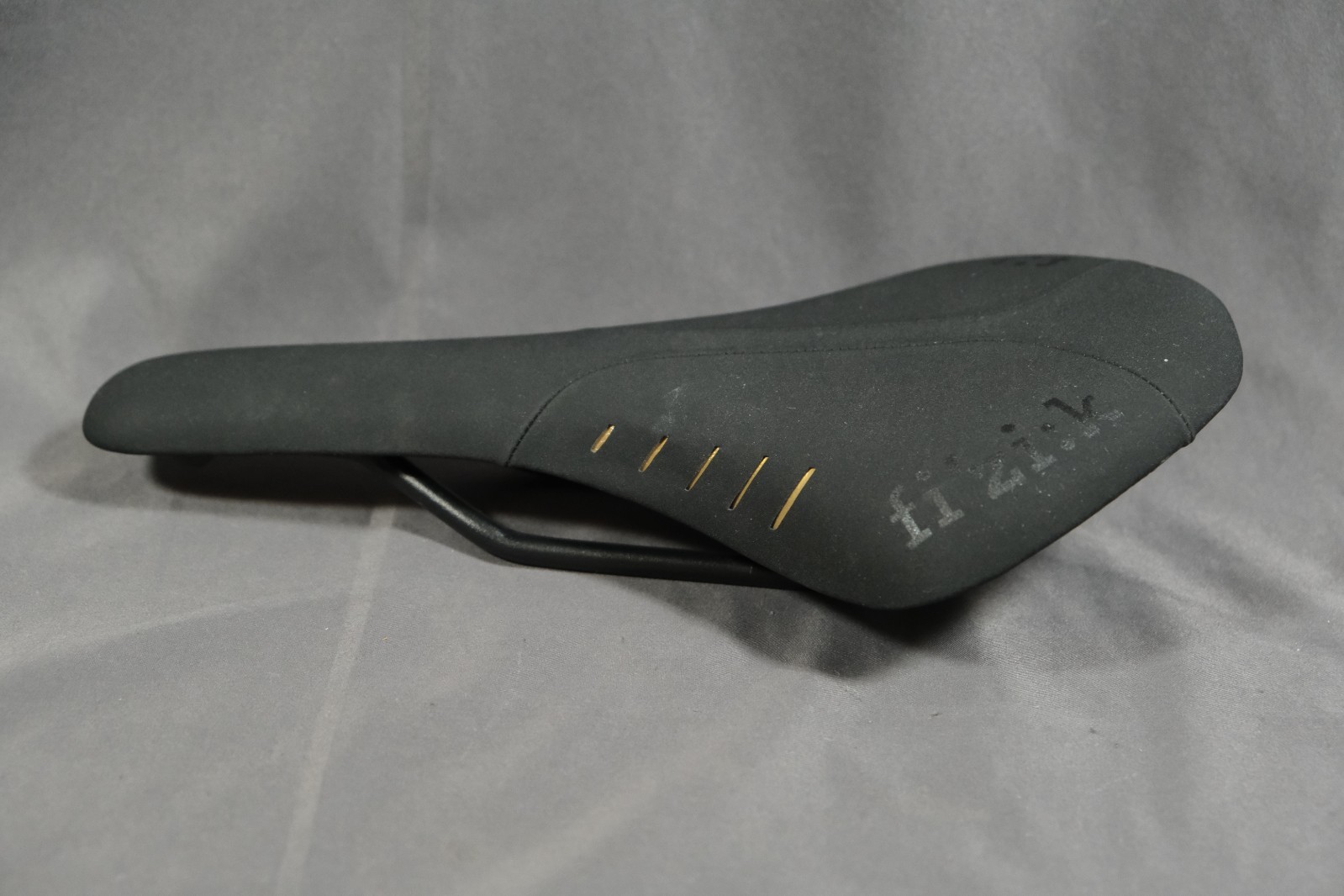 Black Fizik Antares R7 in good conditions (145mm)