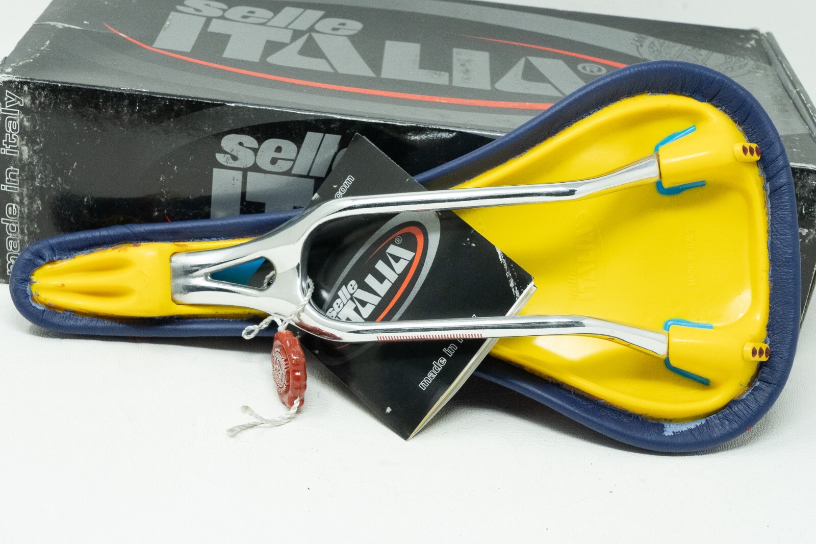 NOS SELLE ITALIA RADIUS SNAKE YELLOW VINTAGE SADDLE SEAT ROAD RACING BIKE OLD