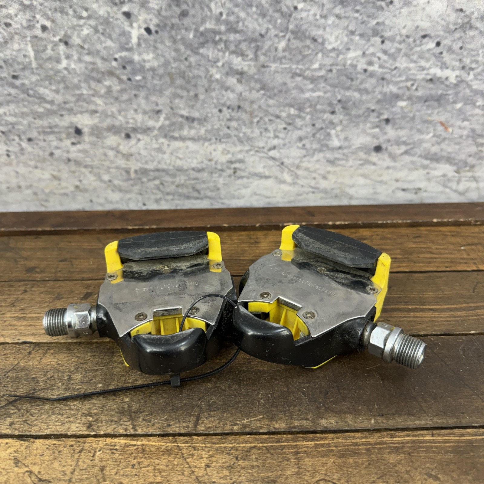 Vintage Mavic Clipless Road Bike Pedals 9/16 Yellow Pair 490g LOOK France