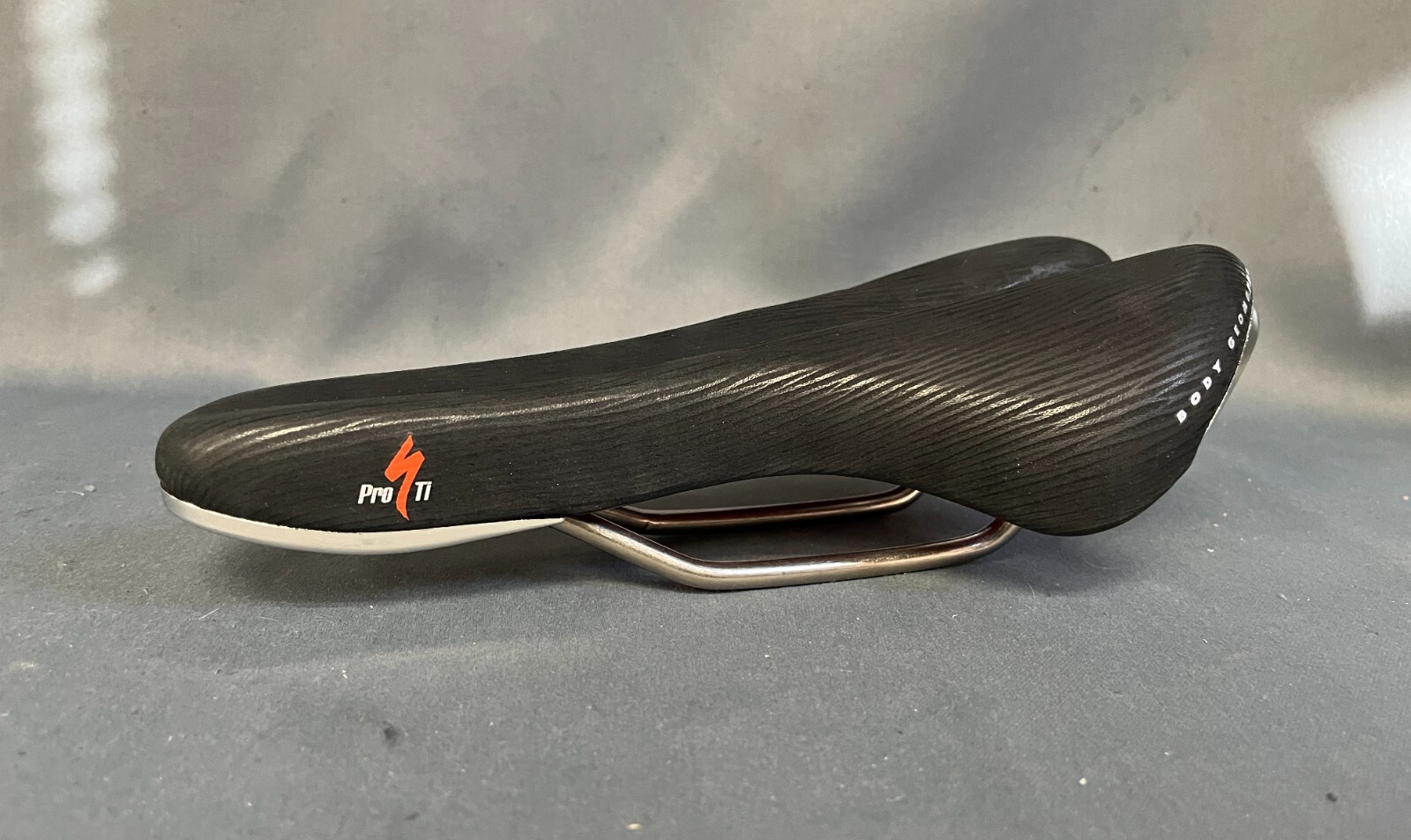 Specialized Body Geometry Pro Ti Road Saddle 138mm Titanium 7×7 Rails Leather