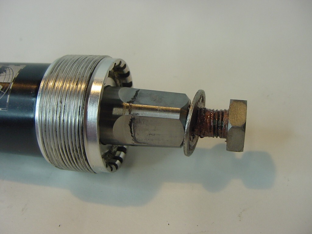 RARE VTG WORLD CLASS TITANIUM BB BOTTOM BRACKET 68/112 WITH TITANIUM CRANK BOLTS