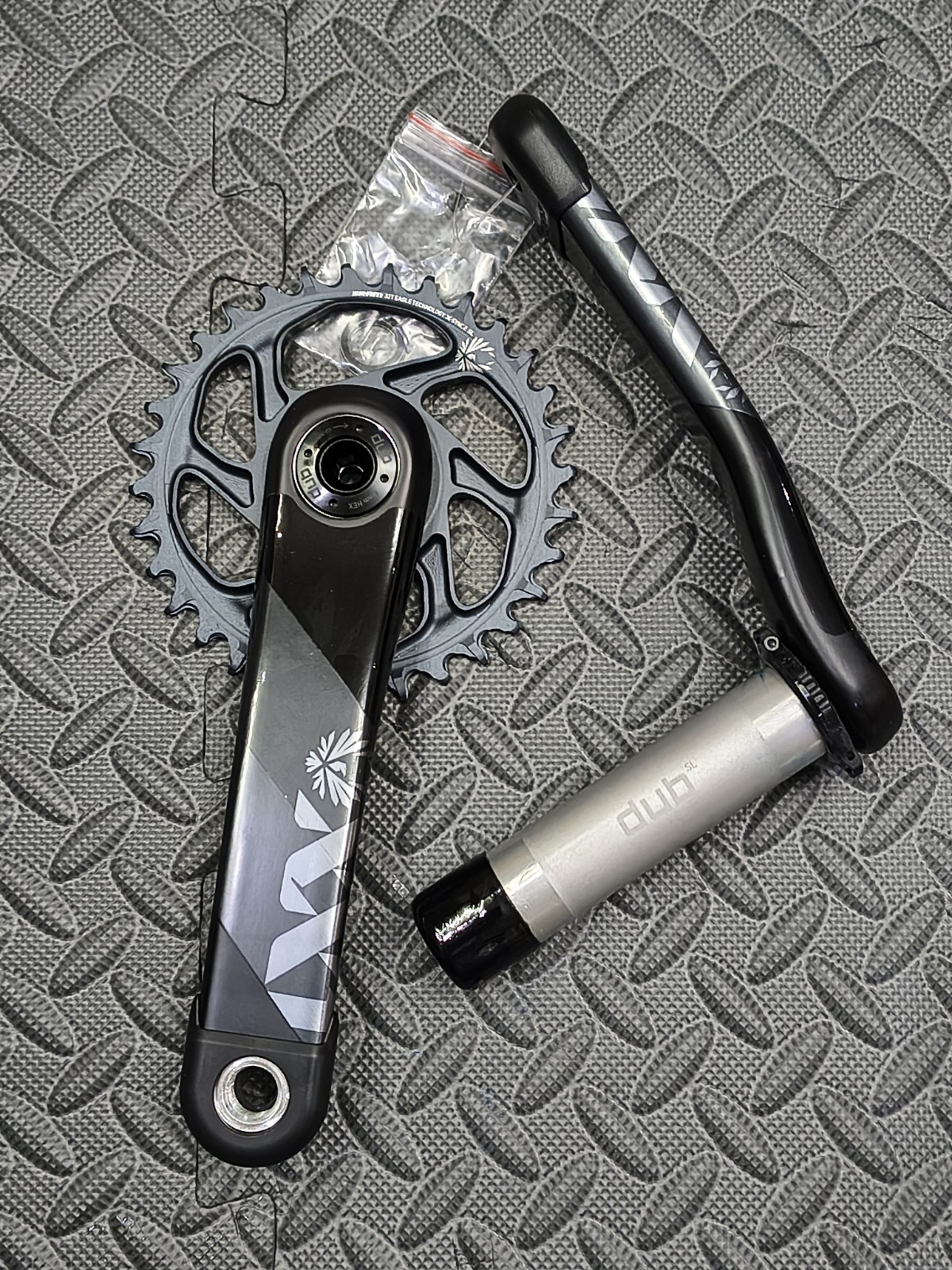 SRAM XX1 SL Eagle DUB Carbon Crankset 175mm 32T 3mm Boost 12-Speed