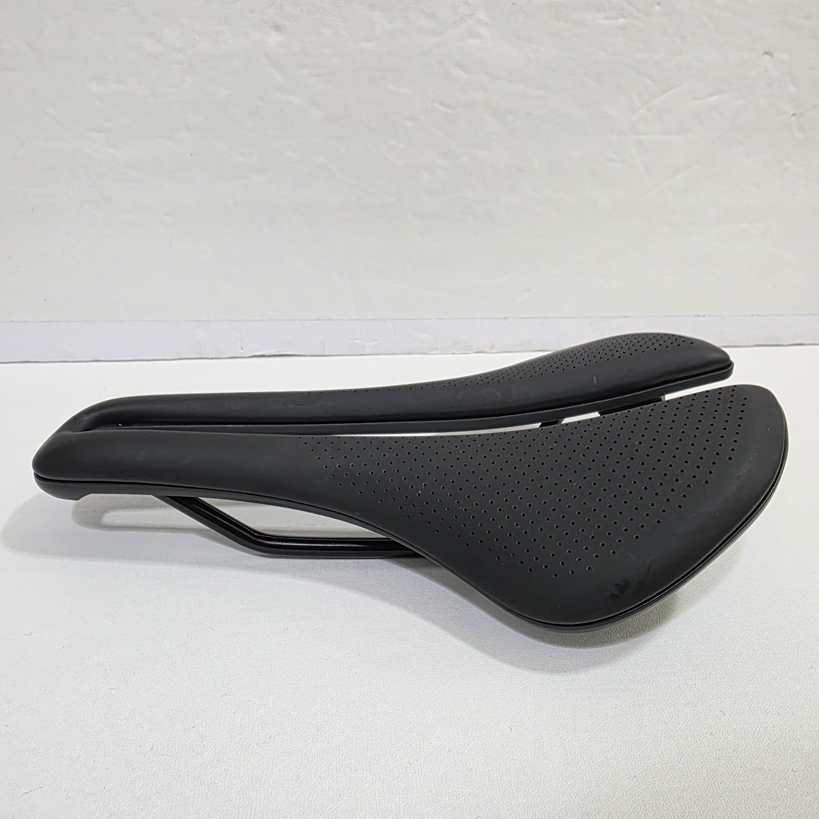 Bontrager Aeolus Elite Bike Saddle, 250mm x 155mm. Good Used Condition