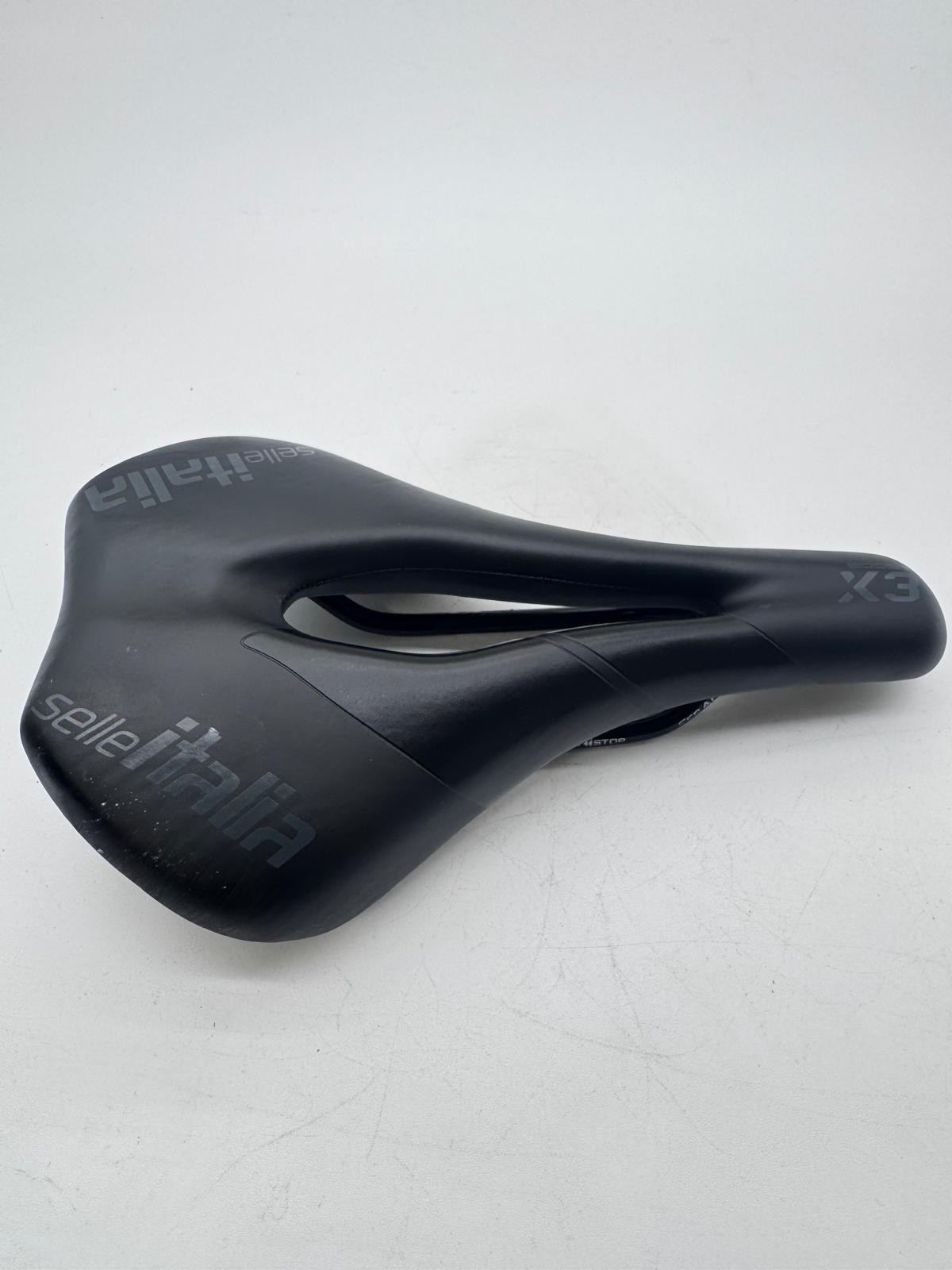 Selle Italia X3 Boost Cutaway Road Bike Saddle Black 7x7mm Rails 155mm