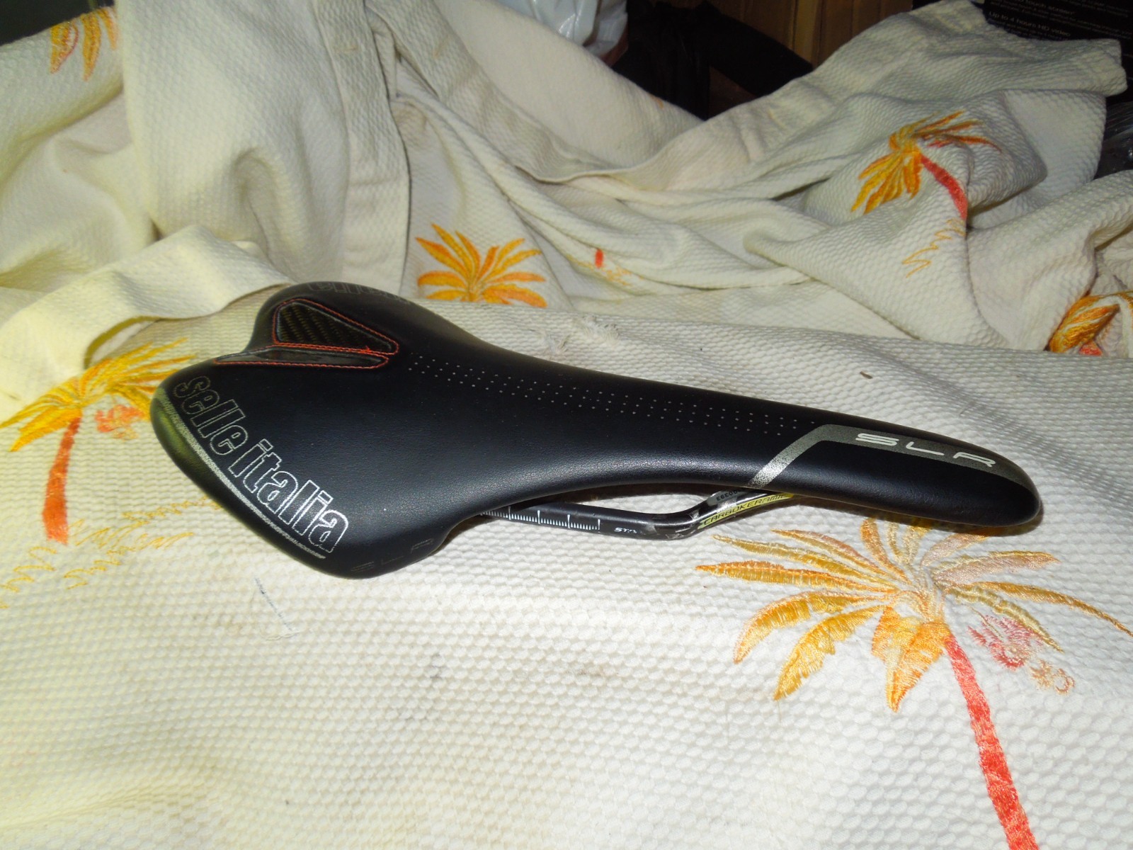 Selle Italia SLR Carbon Road Bike Saddle 130mm. Weight 138gr.