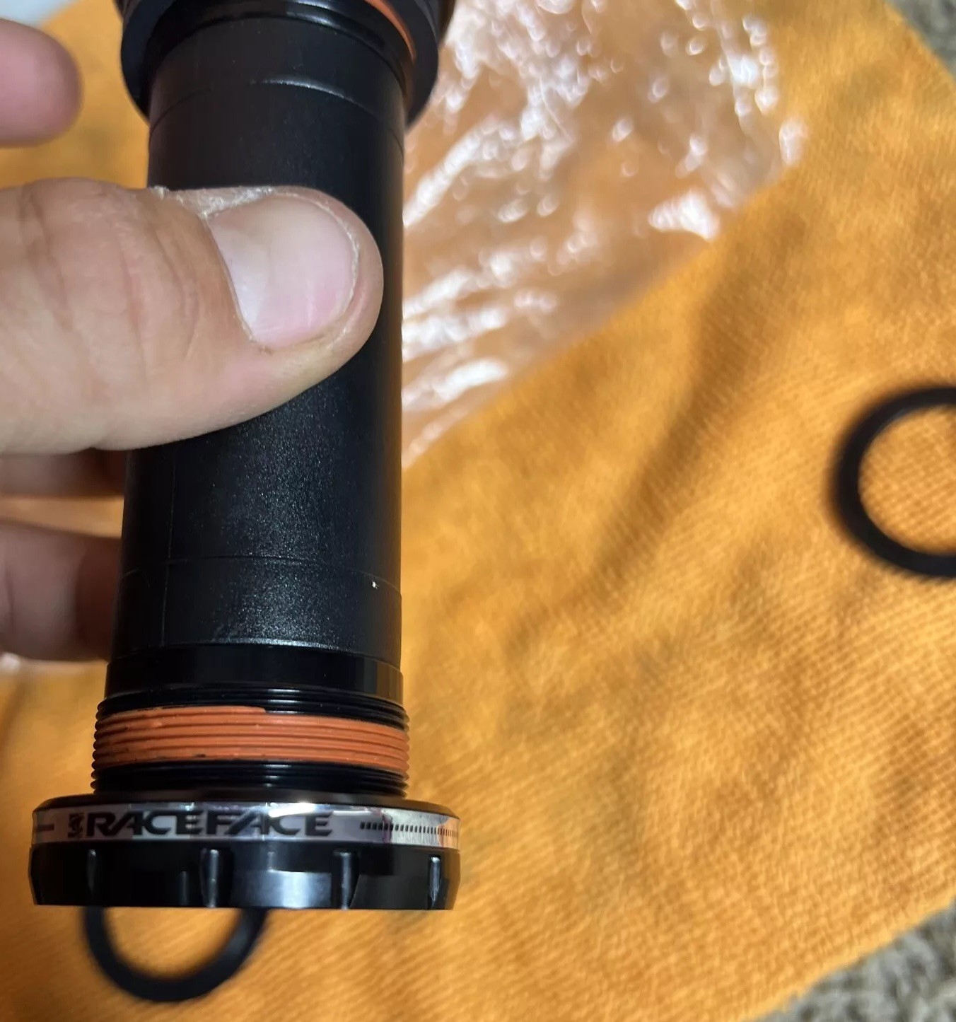 RaceFace CINCH Bottom Bracket BB BSA 100mm Shell x 30mm Spindle External Seal