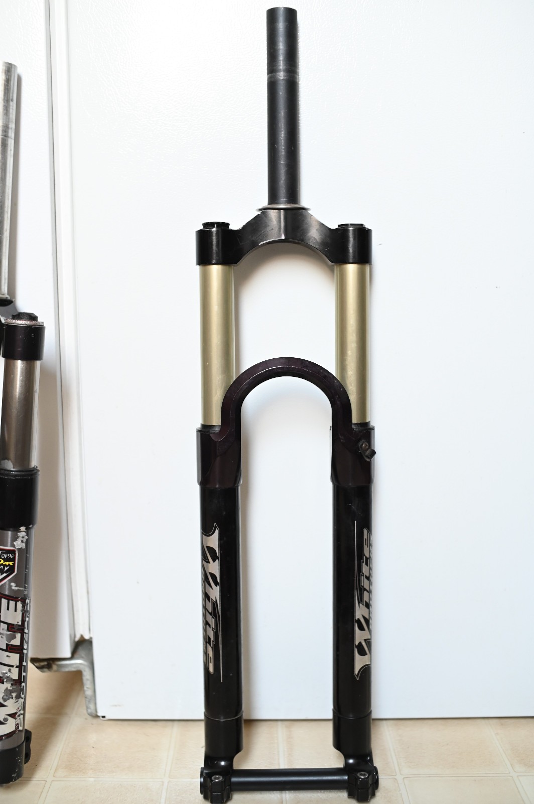 White Brothers Factory Suspension Fork 140 7″ Steerer 1-1/8″ 20mm Thru Axle Disc