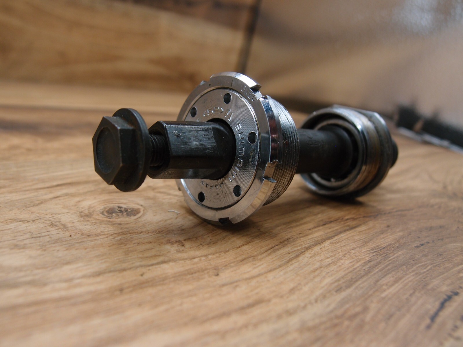 bottom bracket Shimano 600 Arabesque VIA Japa One Key Release 116 mm BSA / 68 mm