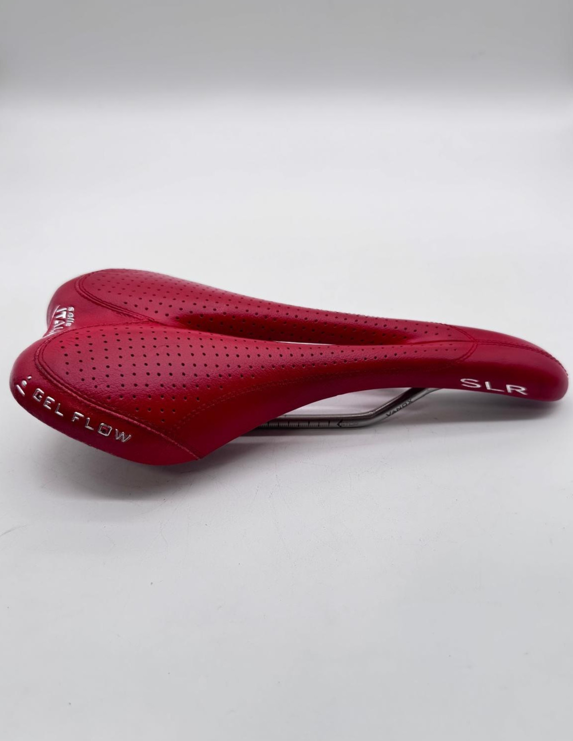 Selle Italia SLR Saddle Gel Flow Vanox Rails Red Perf Leather
