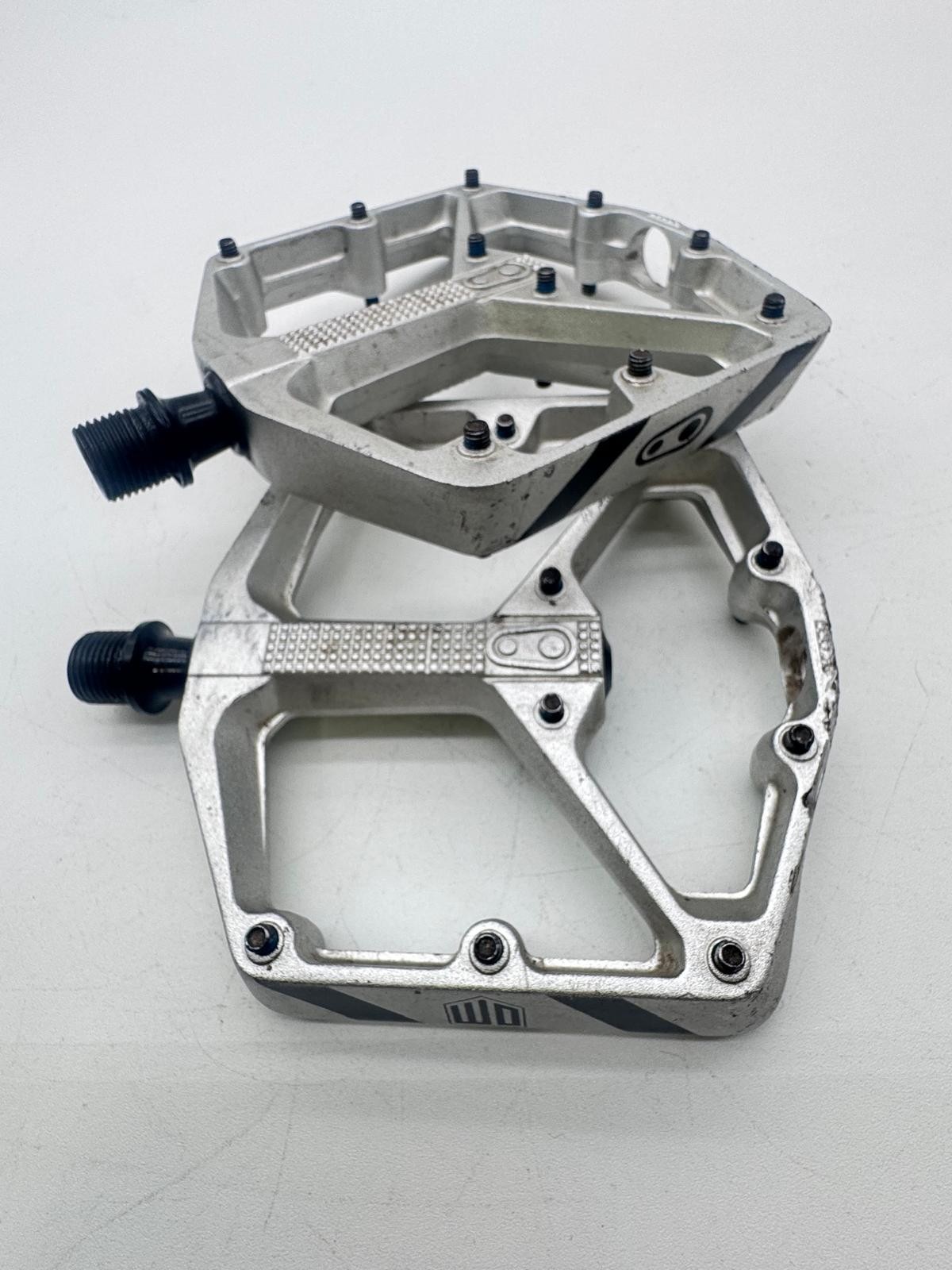 Crank Brothers Stamp Platform Pedals 9/16″ Aluminum Raw Silver LG