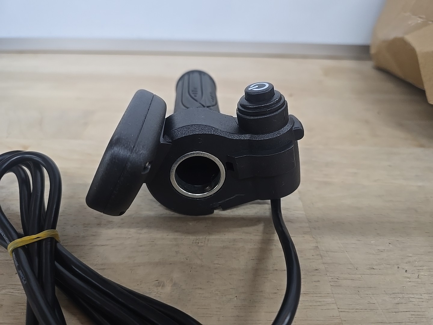 36V E Bike Throttle And LCD Display For Electric Vehicle Compatibility