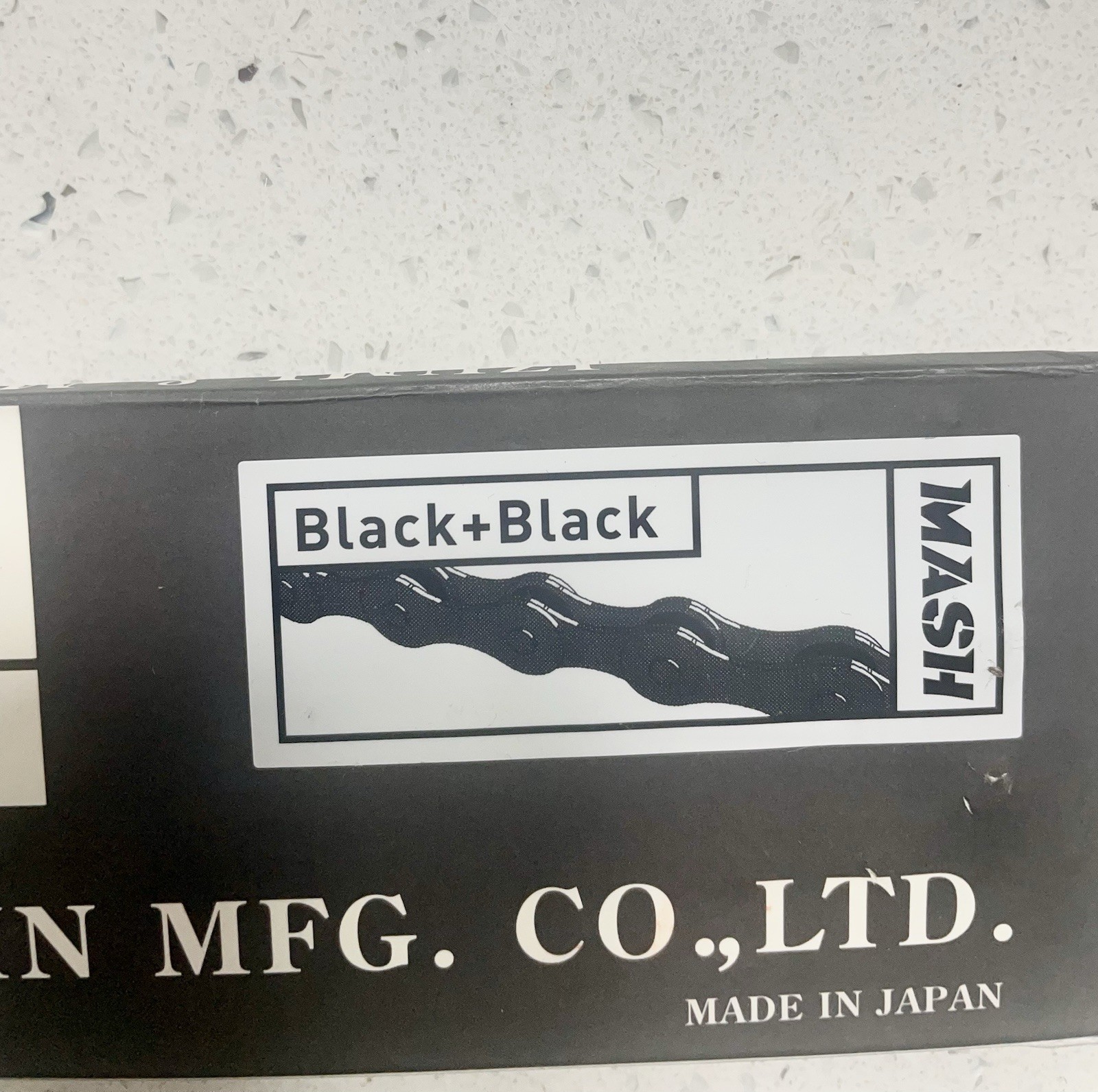 Izumi Mash SF Track Chain 1/8″ ( Black & Black ) 116 Links / Track bicycle.