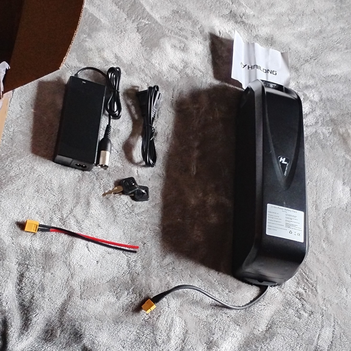 Hailong HB-48V-HC 48V 12.5Ah 600Wh Li-ion E-Bike Battery, Keys, Mount