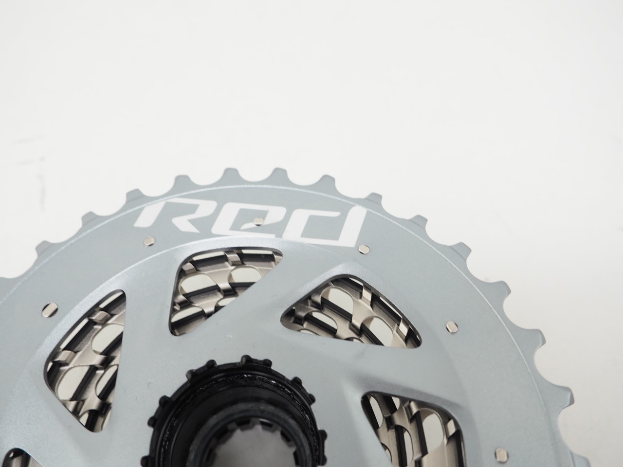 New! SRAM RED XG-1290 Cassette – 12-Speed 10-33t For XDR Driver Body Silver D1