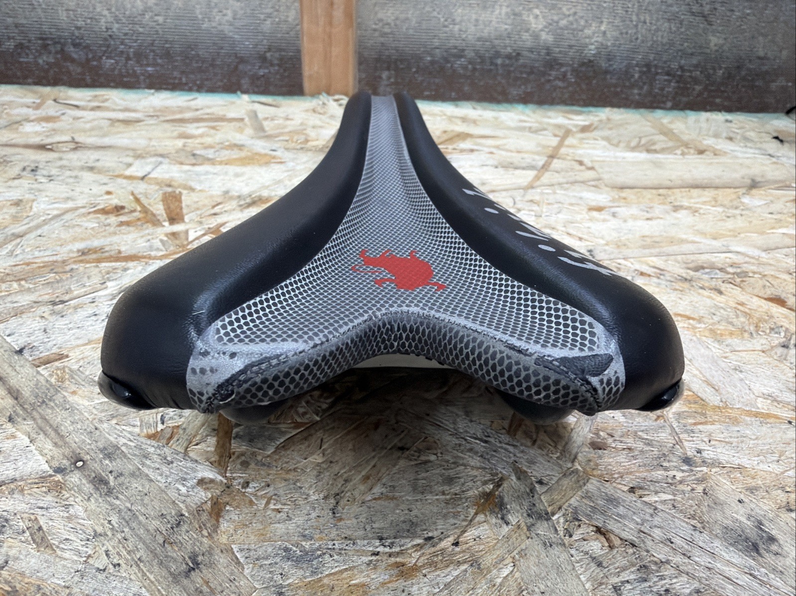 140mm Classic fi’zi:k ALIANTE VSX Black Saddle K:ium Rail Fizik Kium 275g