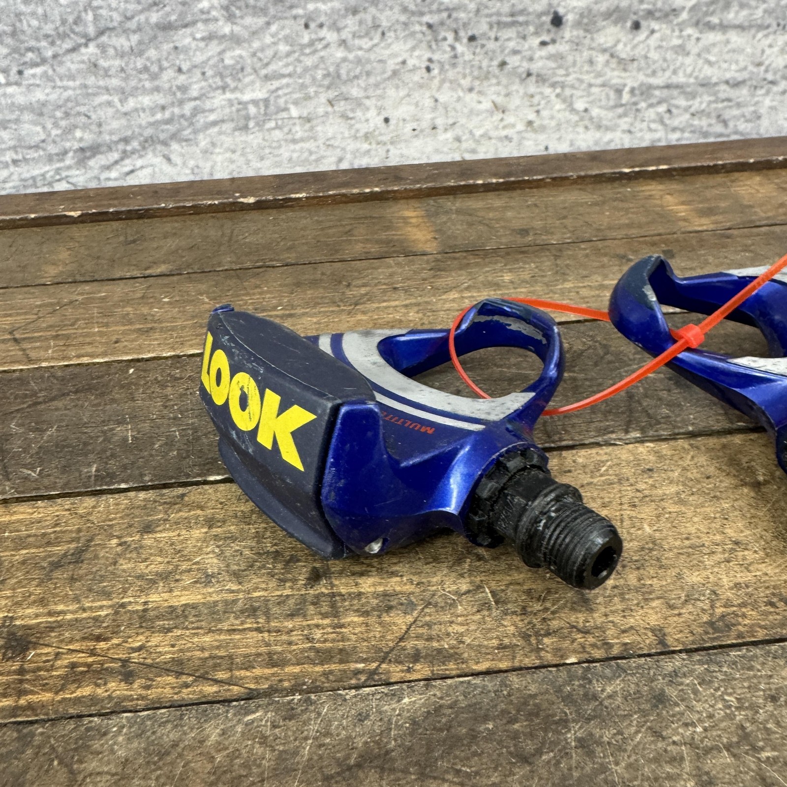 Vintage Look ARC Clipless Road Bike Pedals 9/16 Blue Pair 490g 146 Light