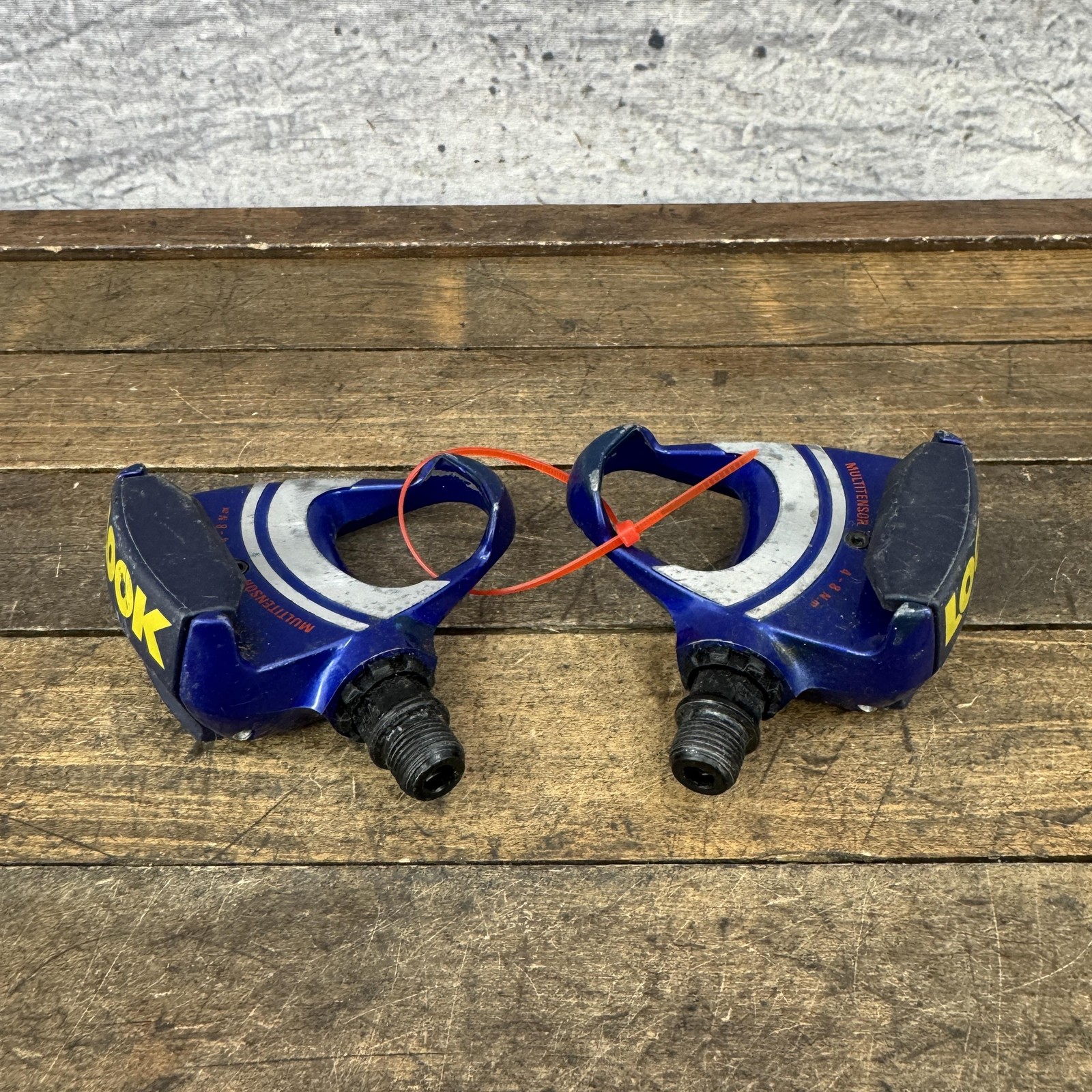 Vintage Look ARC Clipless Road Bike Pedals 9/16 Blue Pair 490g 146 Light
