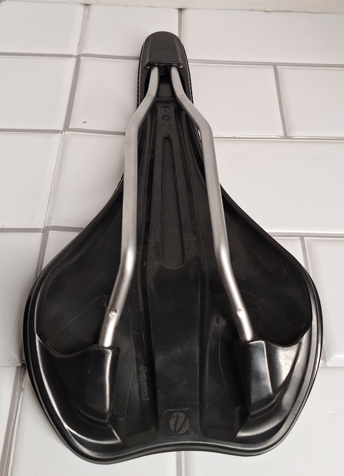 Oval Concepts X38 Road Bike Saddle Black/Silver