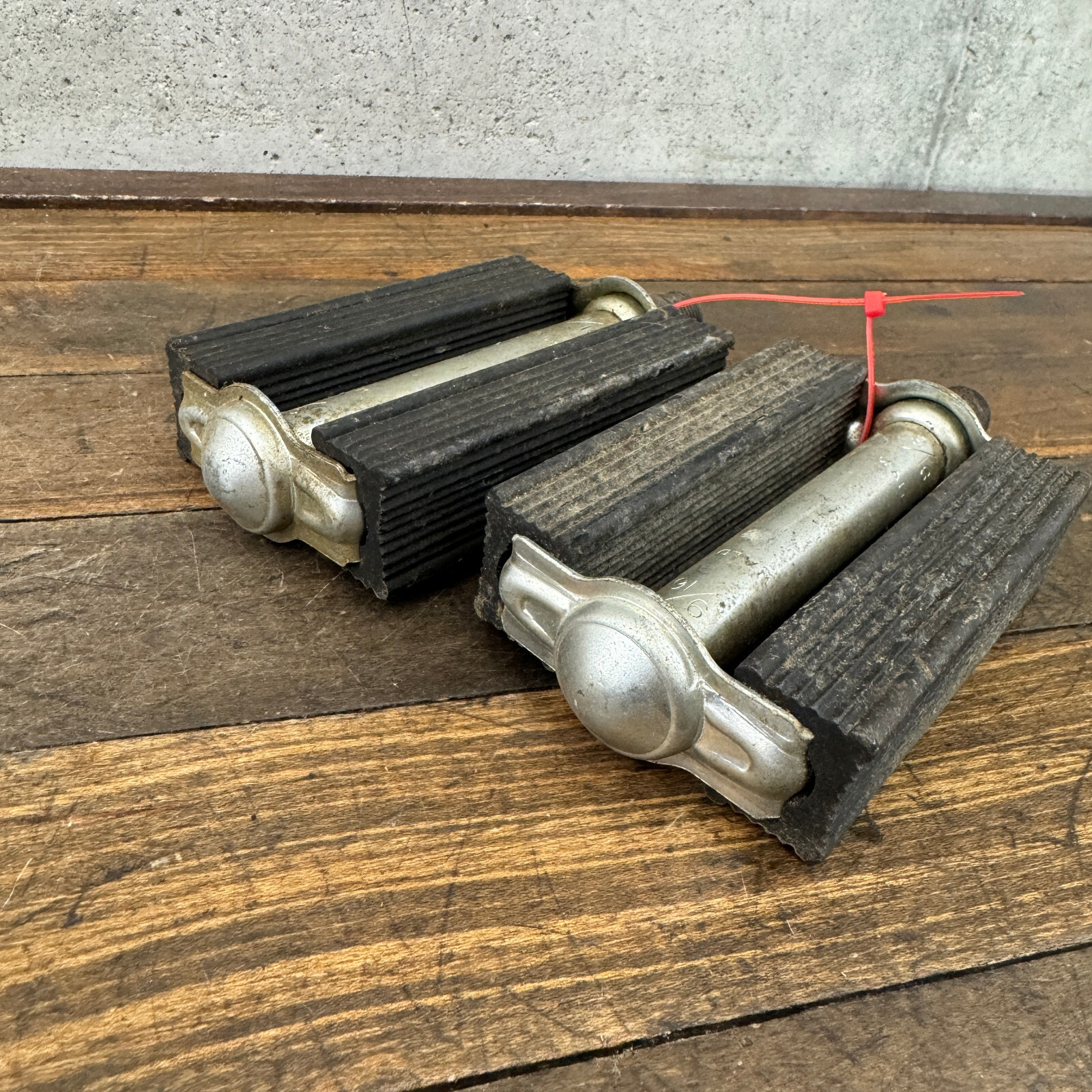 Wald Block Pedals 9/6 in NOS Black Cruiser Clunker Cottered BMX OG 70s 80s