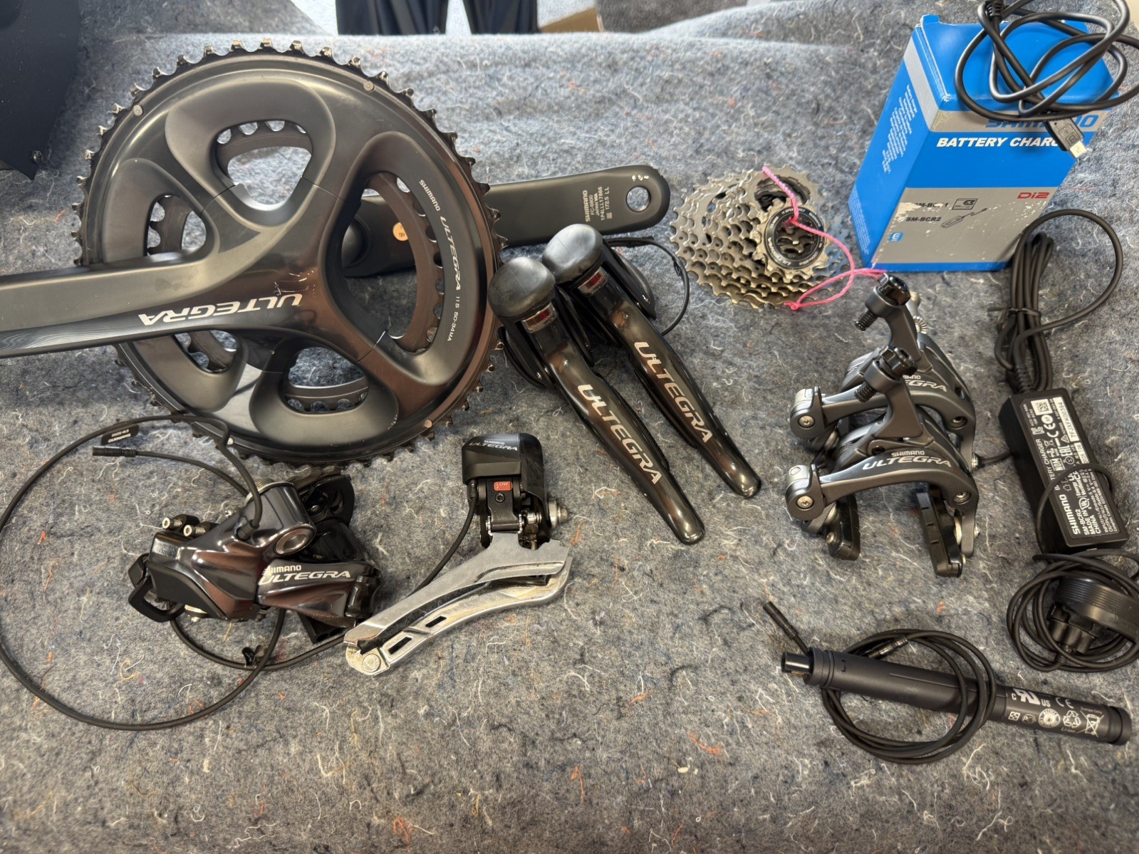 Shimano Ultegra R6800 di2 groupset, 11 speed, 172.5mm, 50-34/11-28 gears