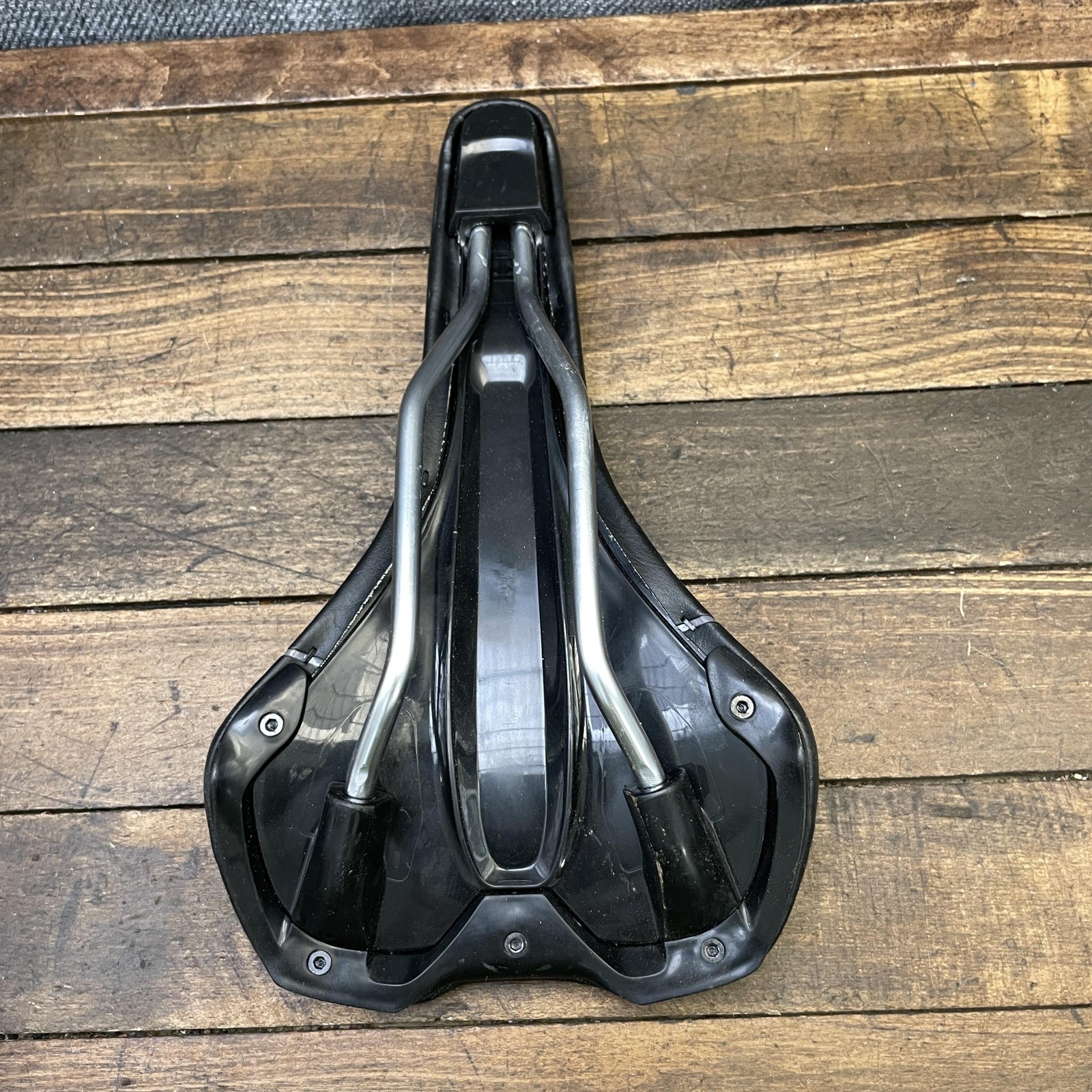 Giant Connect Seat Black Comfort Hybrid Bicycle Saddle 145mm 300g Road MTB