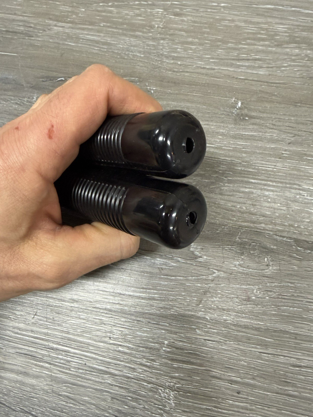 NOS Hunt Wilde Bike Bar Grips Black Handlebar 7/8″ 22.2 – 4 1/2″