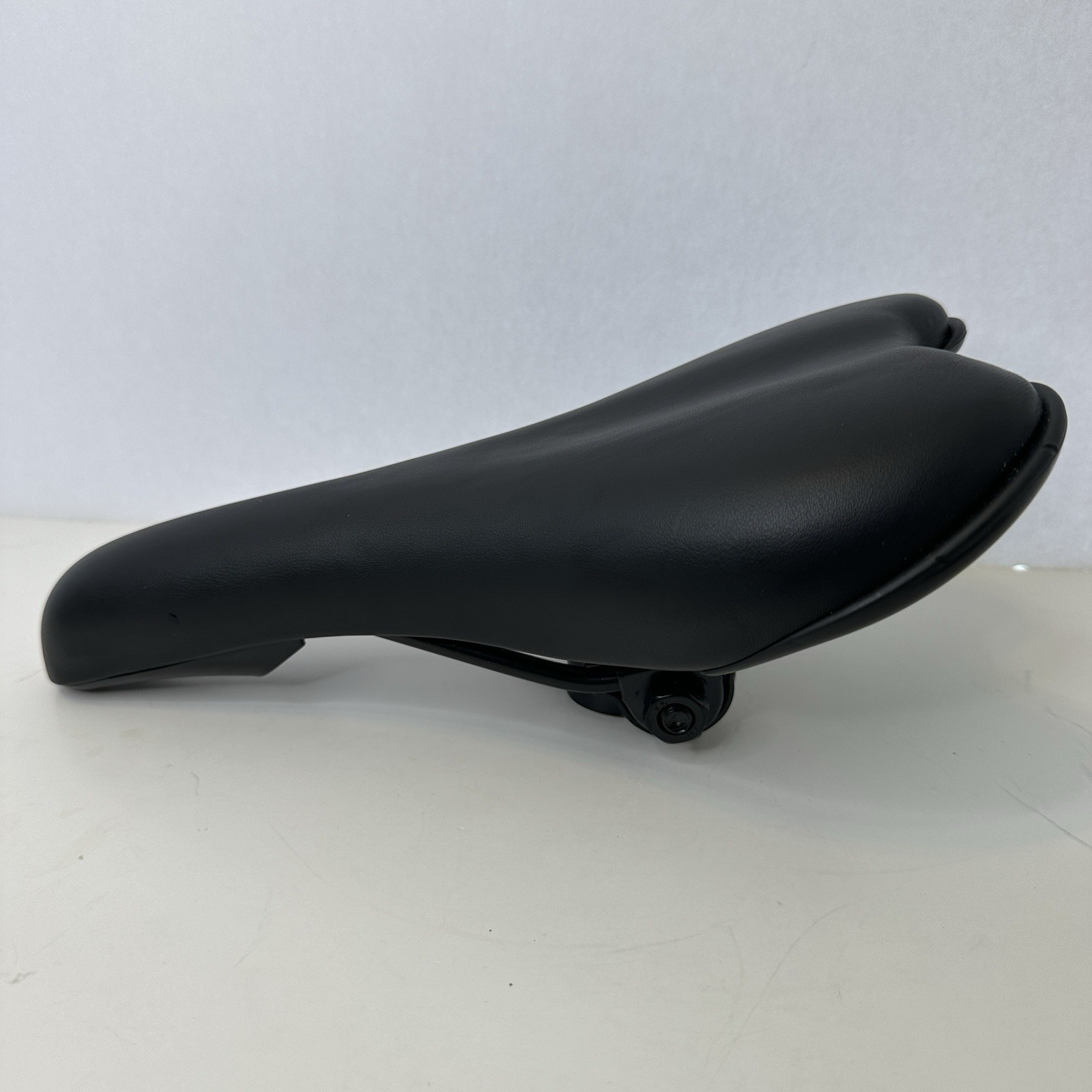 Bicycle Saddle Seat Unisex Black Synthetic (New)