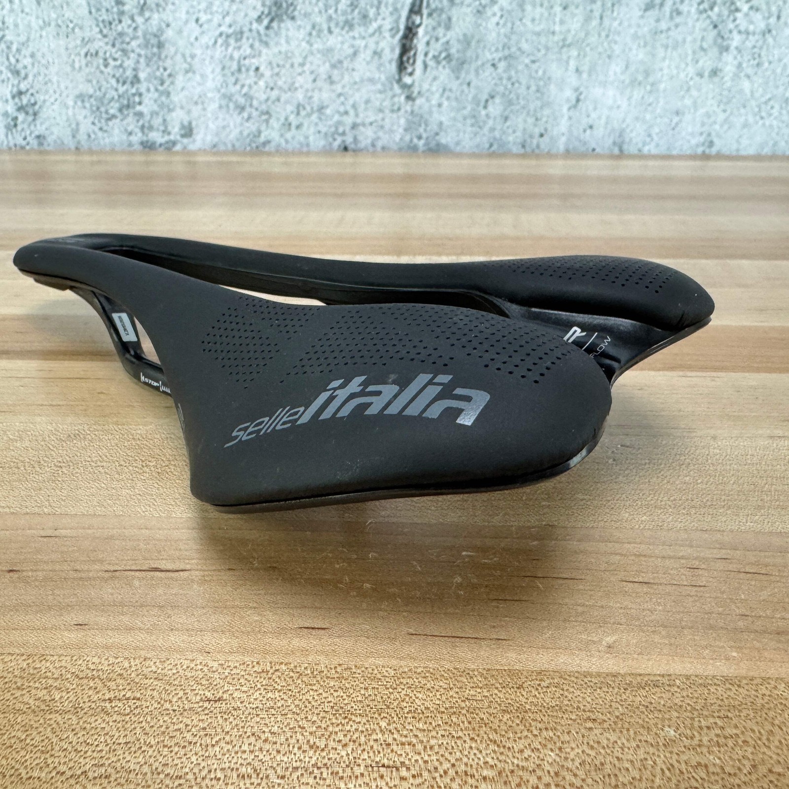 New Takeoff! Selle Italia SLR Boost Superflow L3 7x9mm Carbon Rails 145mm Saddle