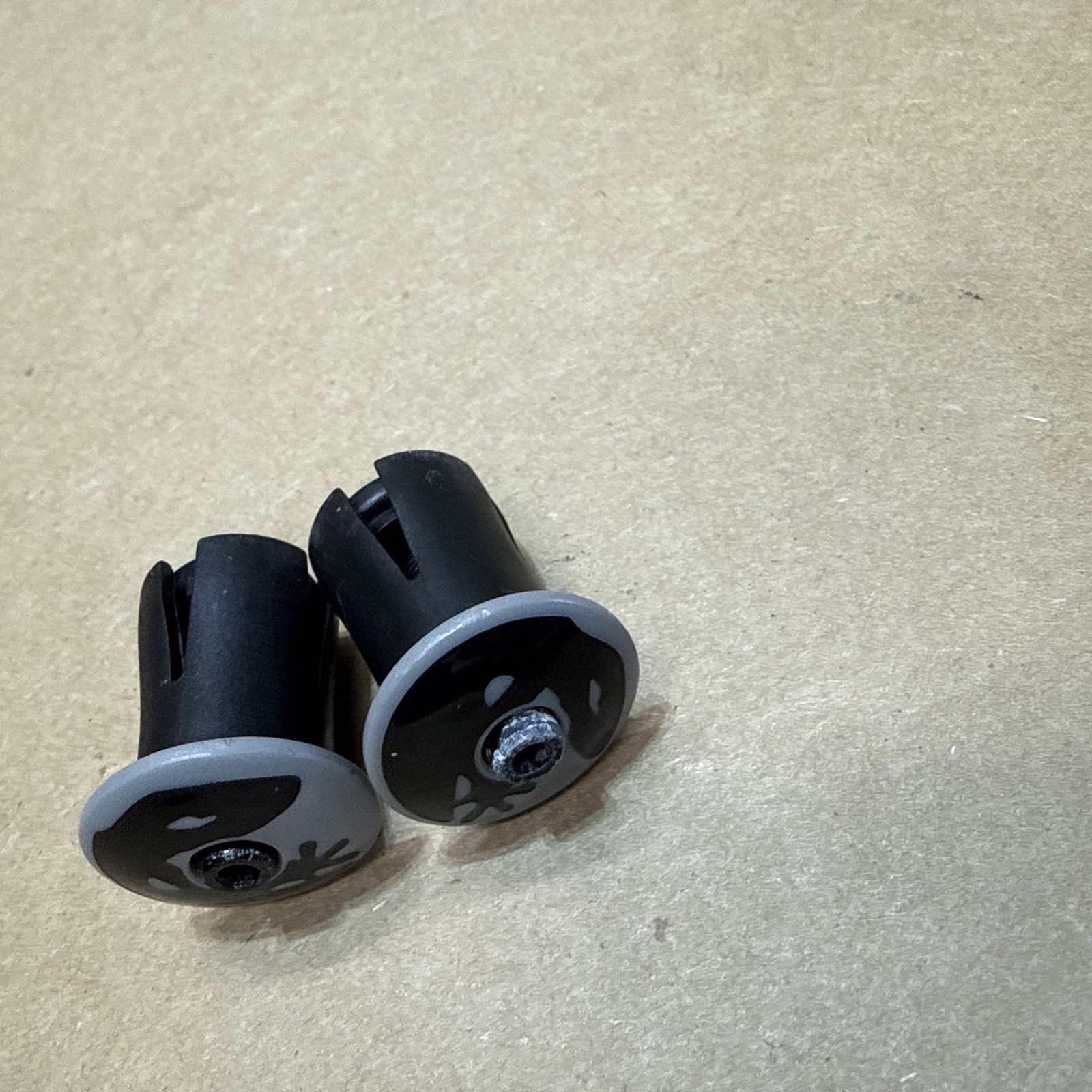 Lizard Skin Gray & Black Locking Road Bike Drop Bar End Plugs