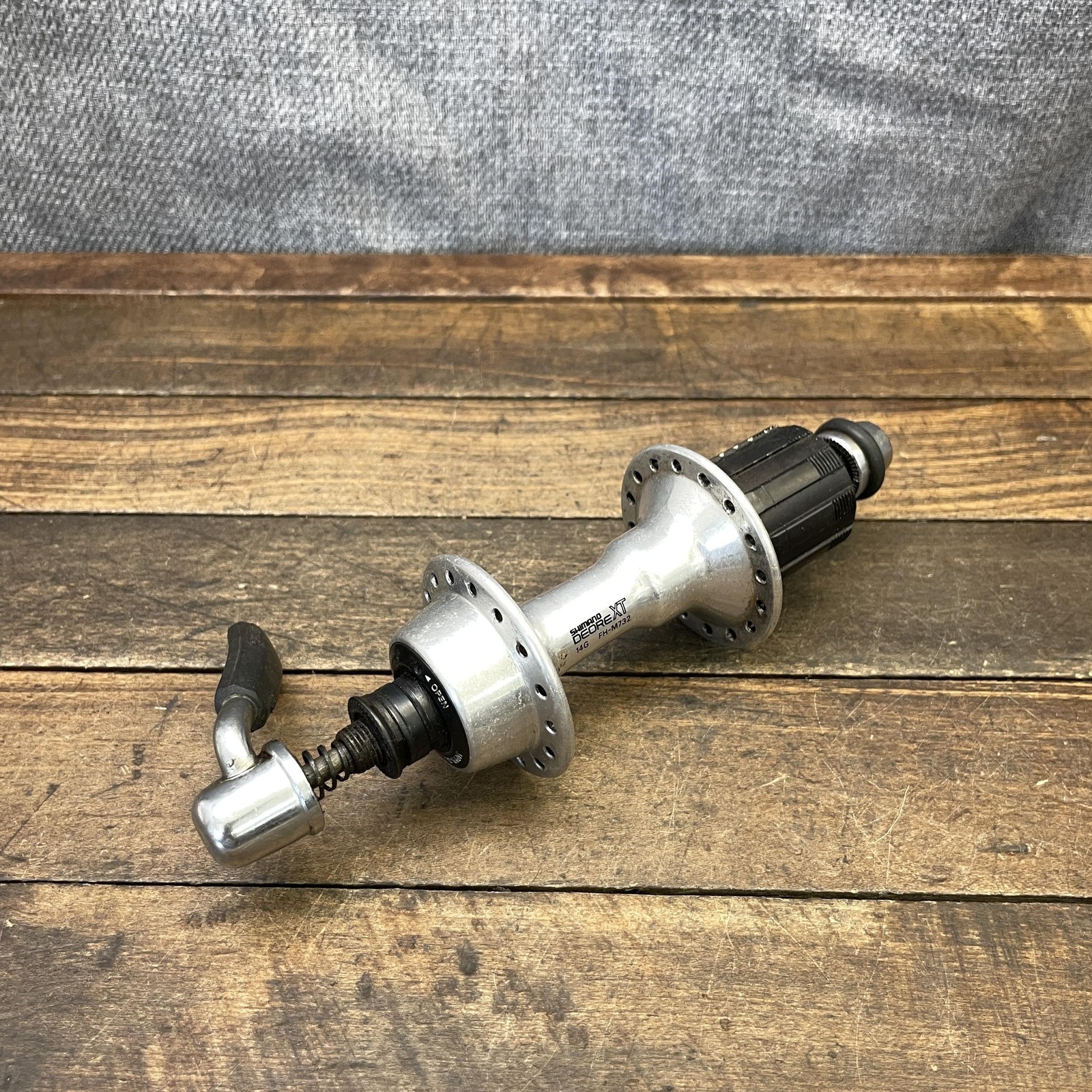 Vintage Shimano Deore XT Rear Hub FH-M732 32H 135mm QR MTB Freehub Japan 90s