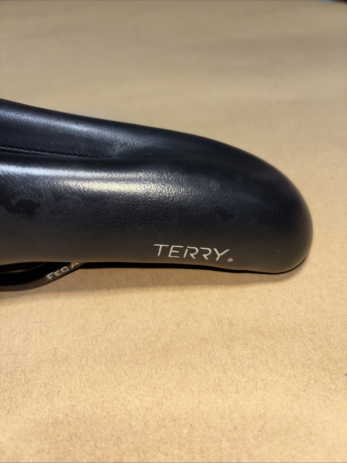 Terry Butterfly Bike Saddle Seat Center Cutaway 12.2oz 262mm Long 76mm High 155w
