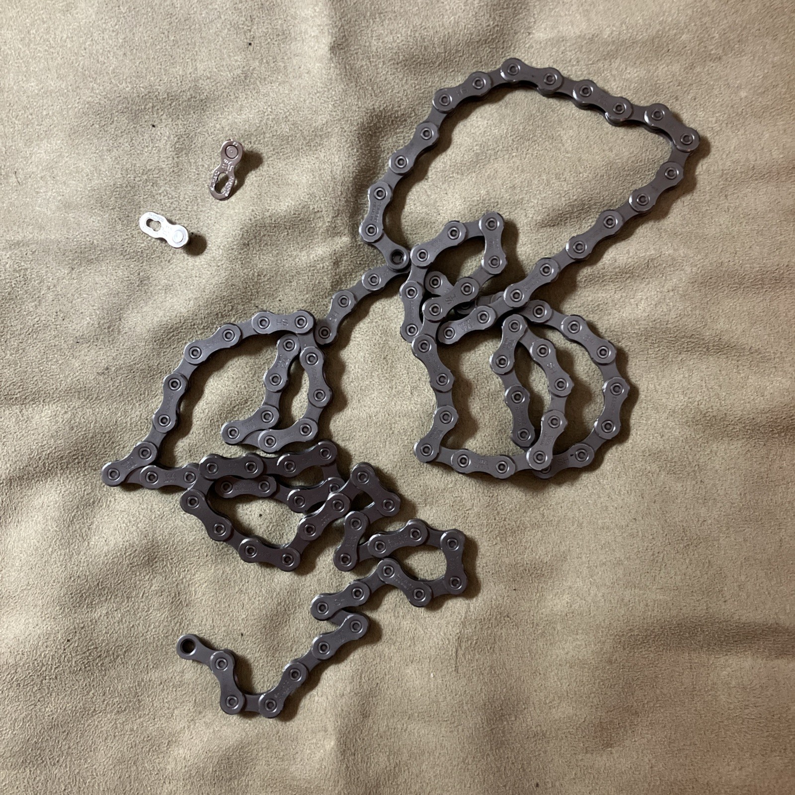 Shimano CN-HG901 11-Speed 117L Hollow-Pin Dura-Ace / XTR Bike Chain + Quick-Link