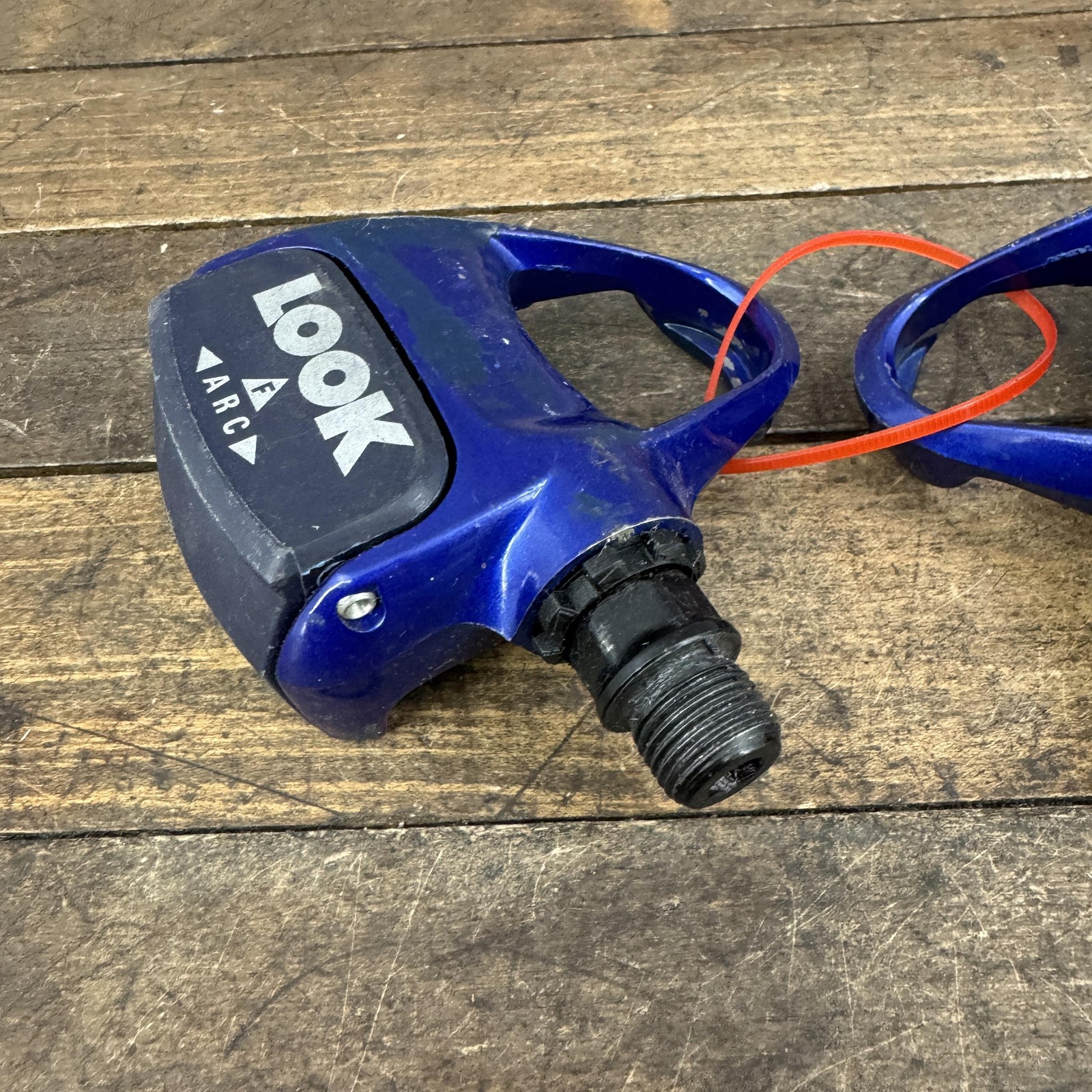 Vintage Look ARC Clipless Road Bike Pedals 9/16 Blue Pair 490g 146 Light