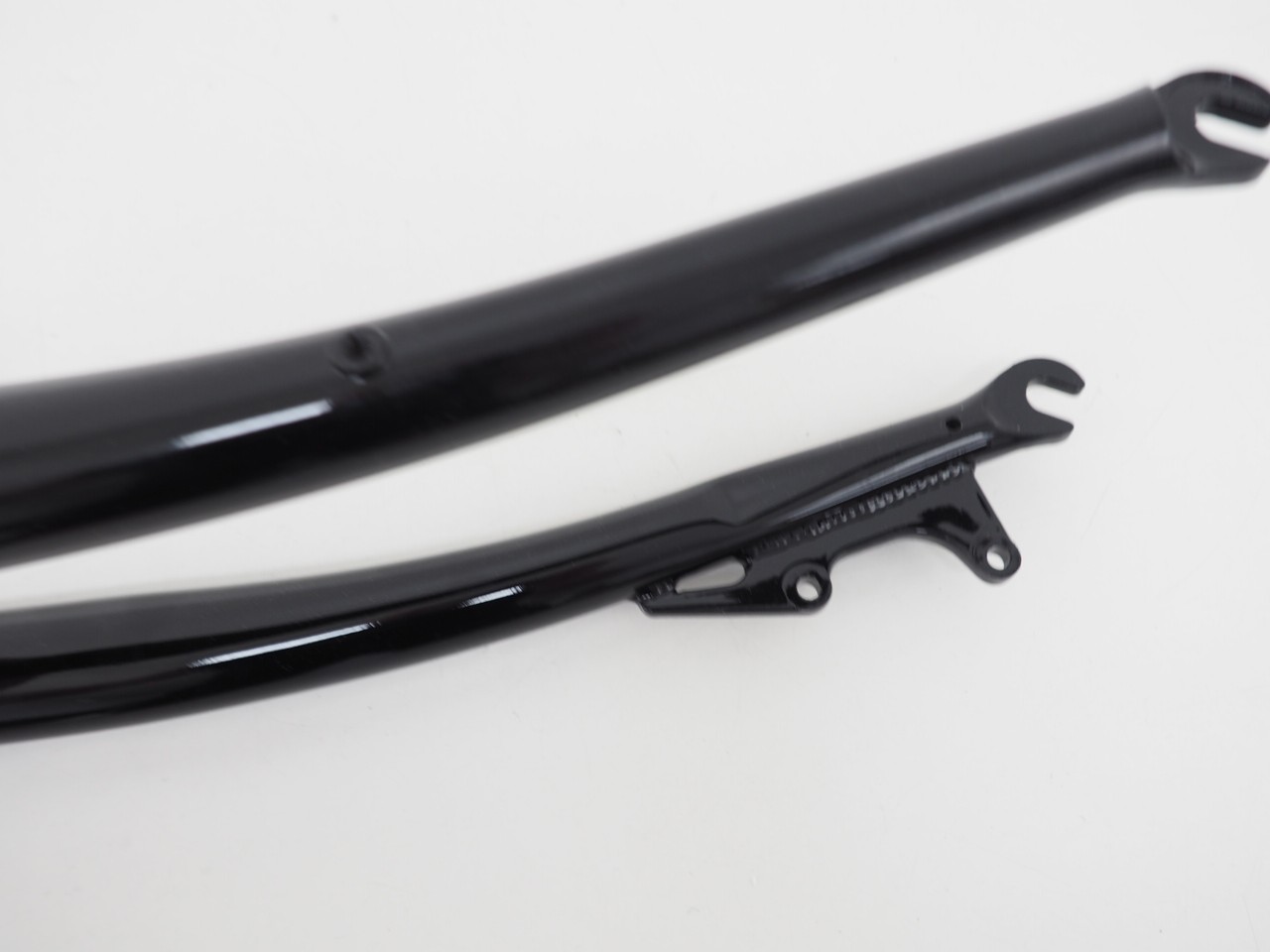 Unbranded 26″ Bicycle Rigid Fork Steel Black 1 1/8″ Steer 370mm Axle-Crown Disc