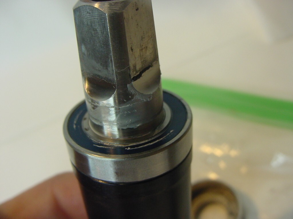RARE VTG WORLD CLASS TITANIUM BB BOTTOM BRACKET 68/112 WITH TITANIUM CRANK BOLTS