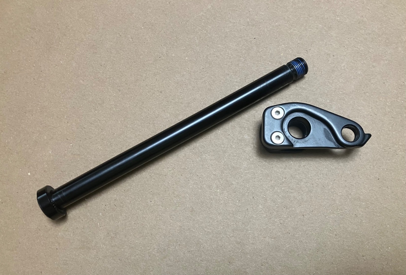Giant Rear Thru Axle and Derailleur Hanger Boost