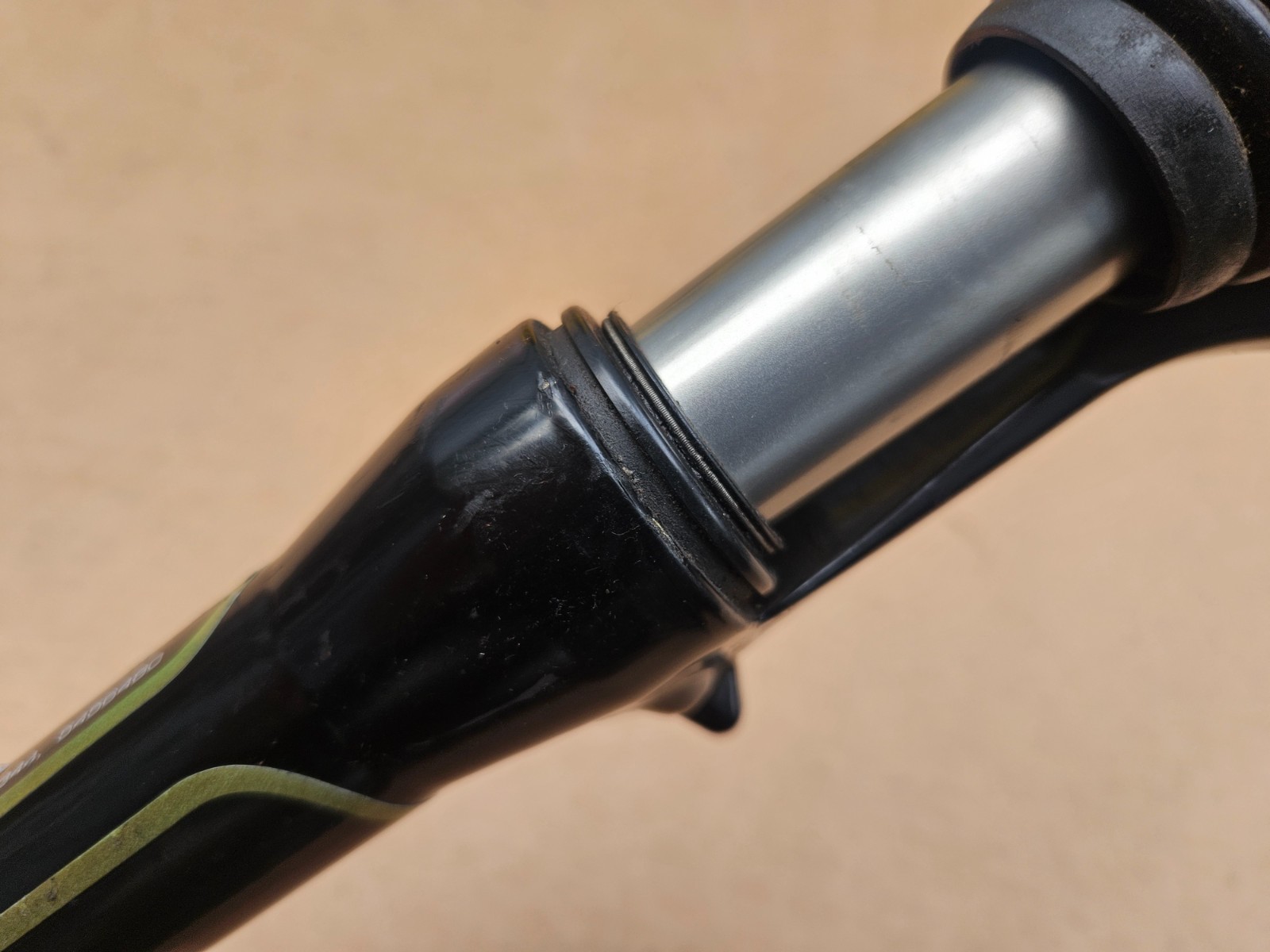 Vintage 90s Rock Shox Judy T2 Suspension Fork 1-1/8″ Threadless Steerer Black