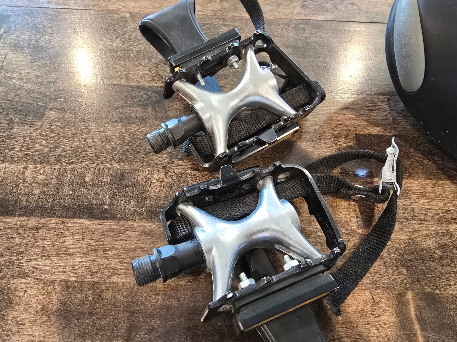 Vintage Assorted Bicycle Bike Parts Wellgo LU-964 & Shimano PD-A25 Pedals