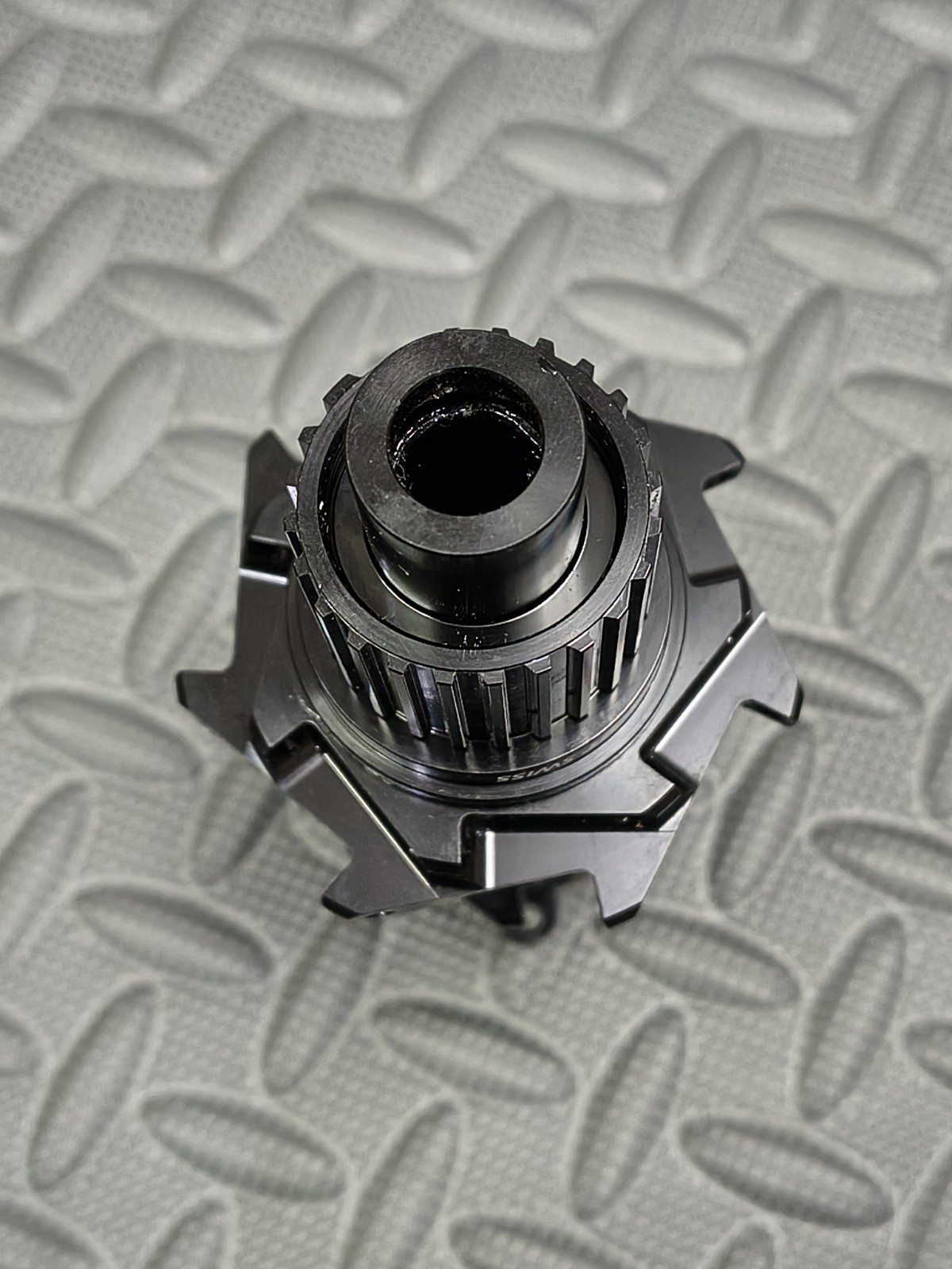 DT Swiss Rear Hub 240S Boost 12×148 28H Micro Spline 6-Bolt Ratchet 18T Giant